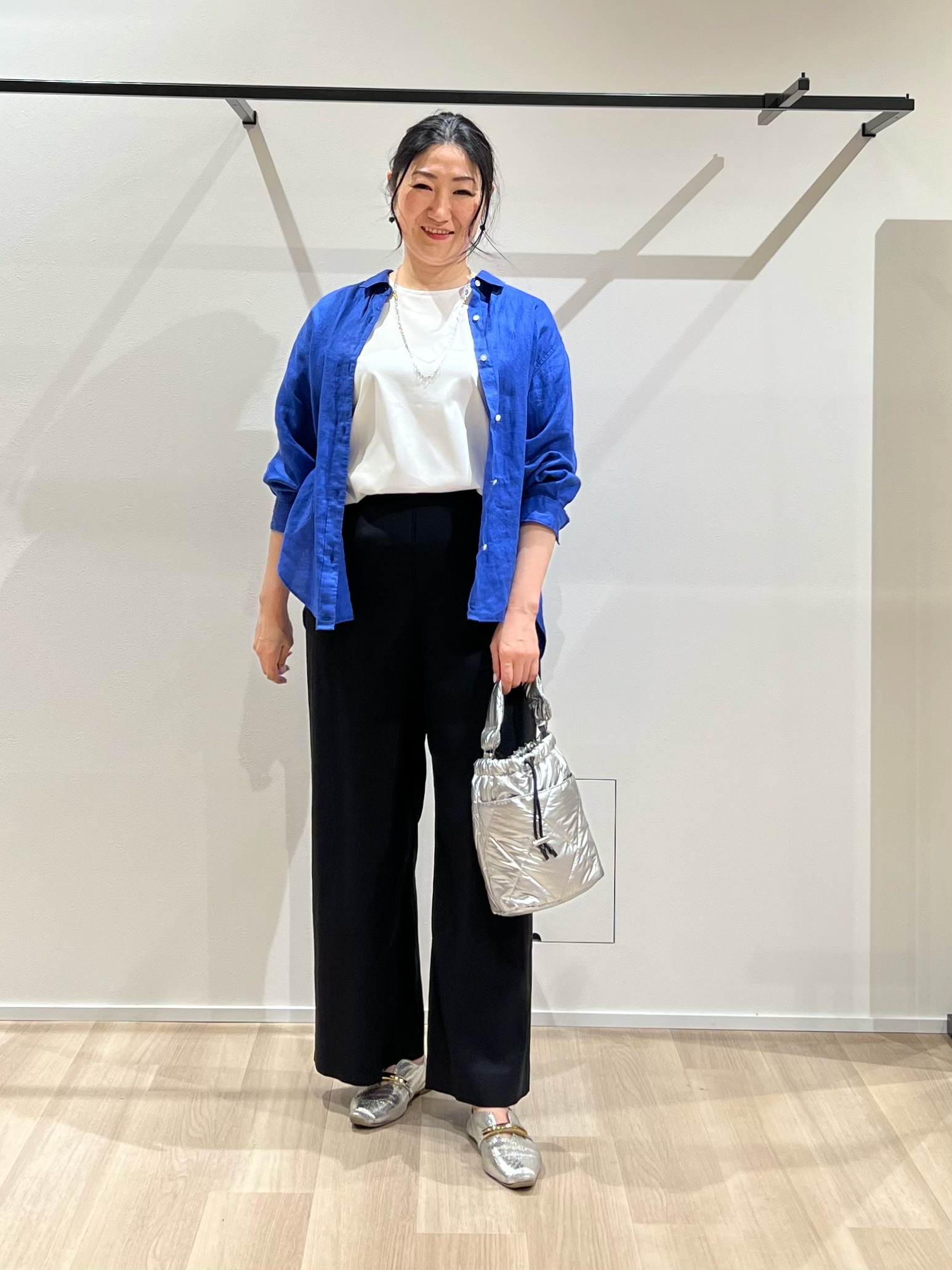 TOMOMIさんの「UNTITLED｜【洗える／アンサンブル可能】シアースストライプトップス」を使ったコーディネート