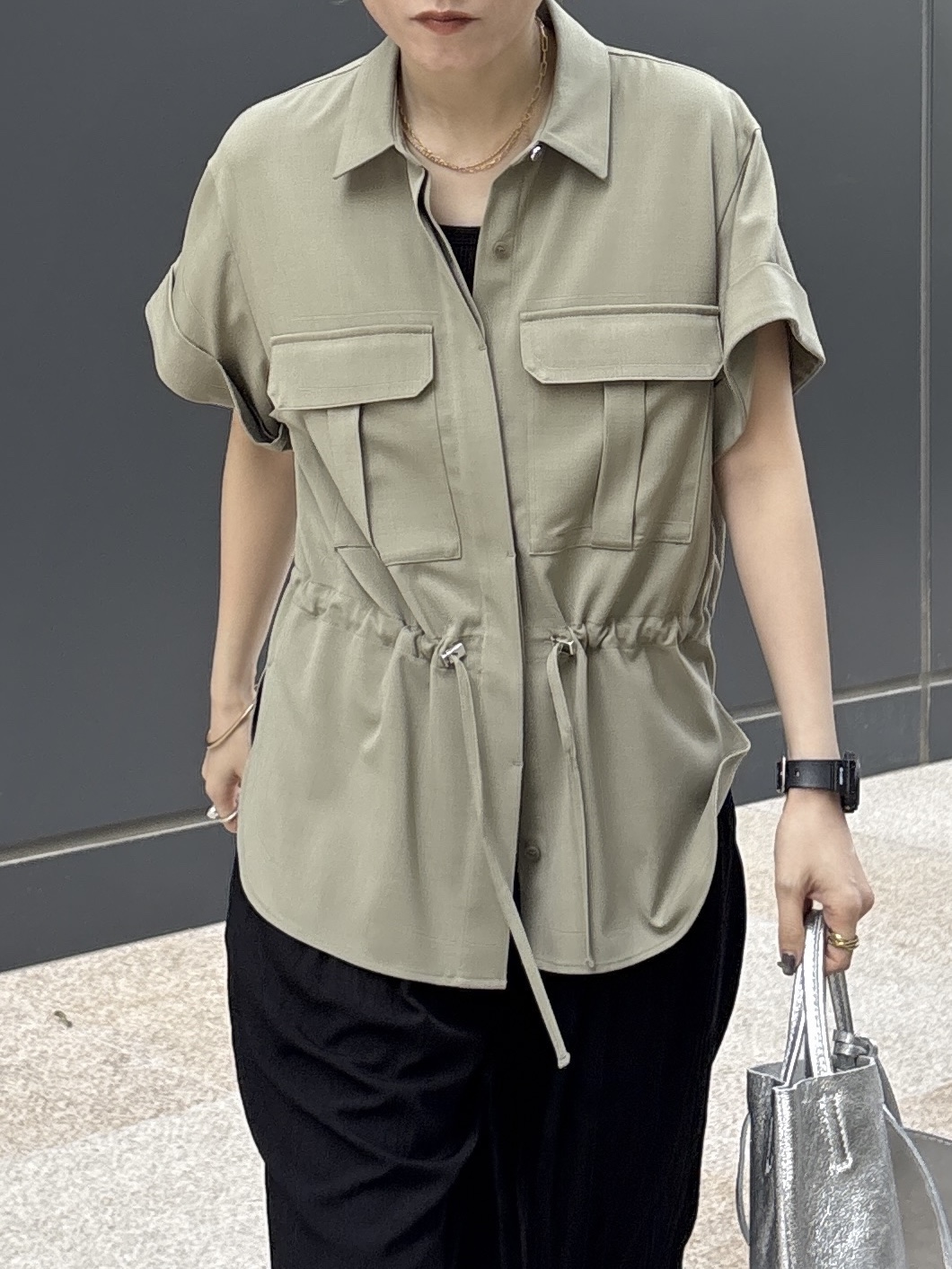 kotakiさんの「INDIVI｜Comfy SET UP｜サファリシャツ【セットアップ対応／通勤／カセット服／接触冷感／UVカット】」を使ったコーディネート