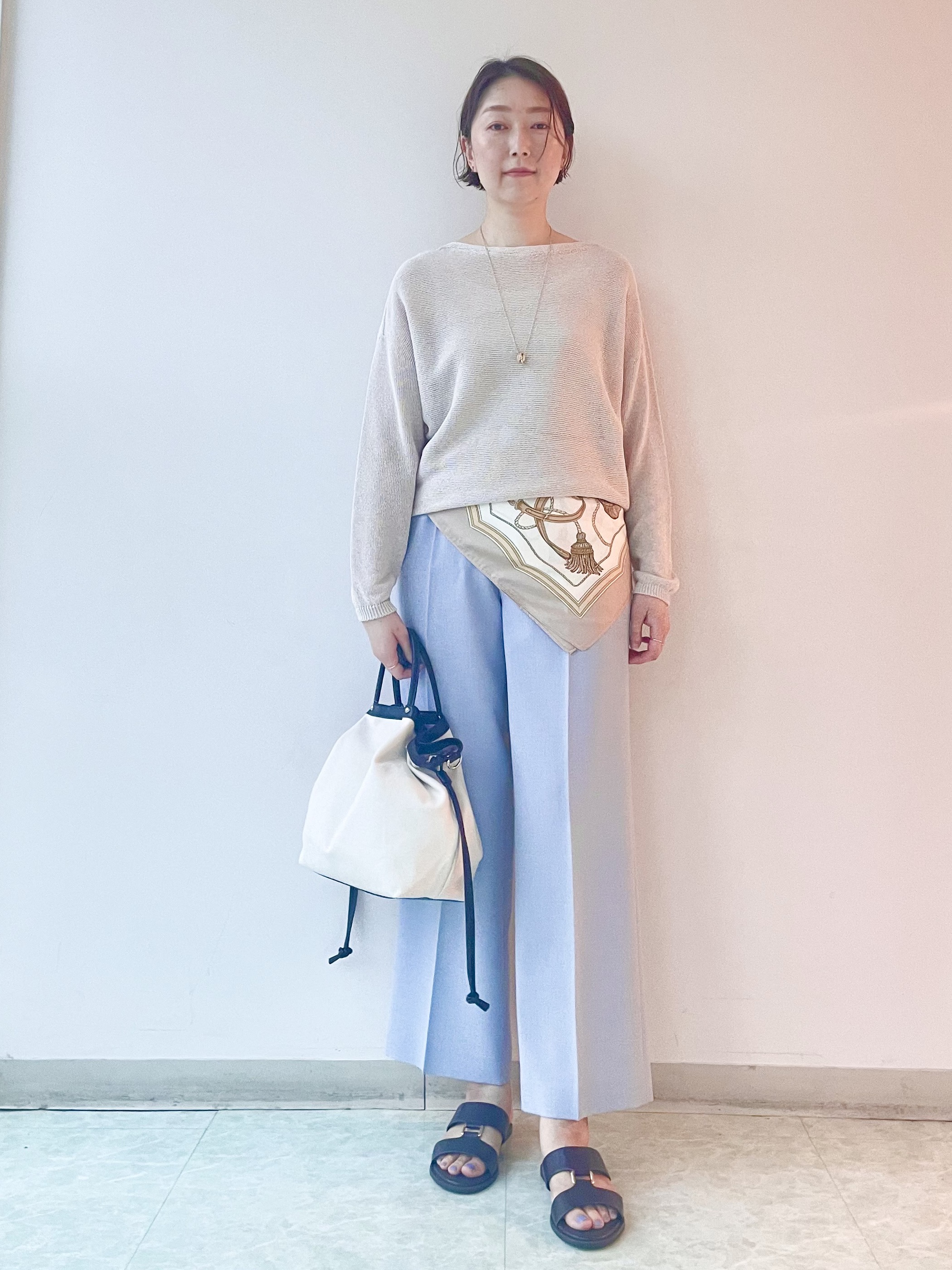 aliceさんの「UNTITLED｜【8色展開/程よい透け感】ドライタッチボートネックニット」を使ったコーディネート