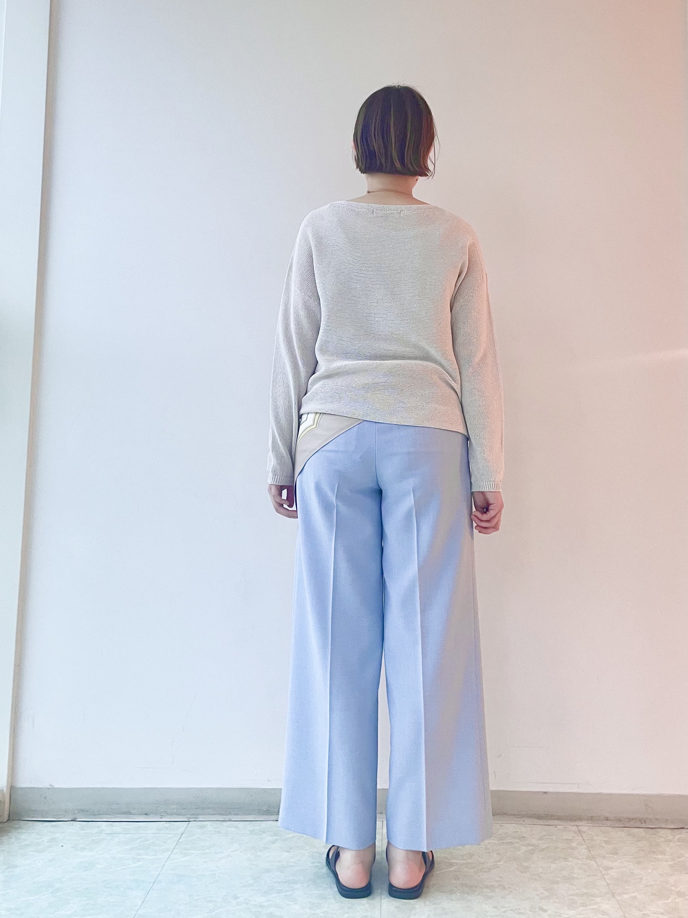 aliceさんの「UNTITLED｜【8色展開/程よい透け感】ドライタッチボートネックニット」を使ったコーディネート