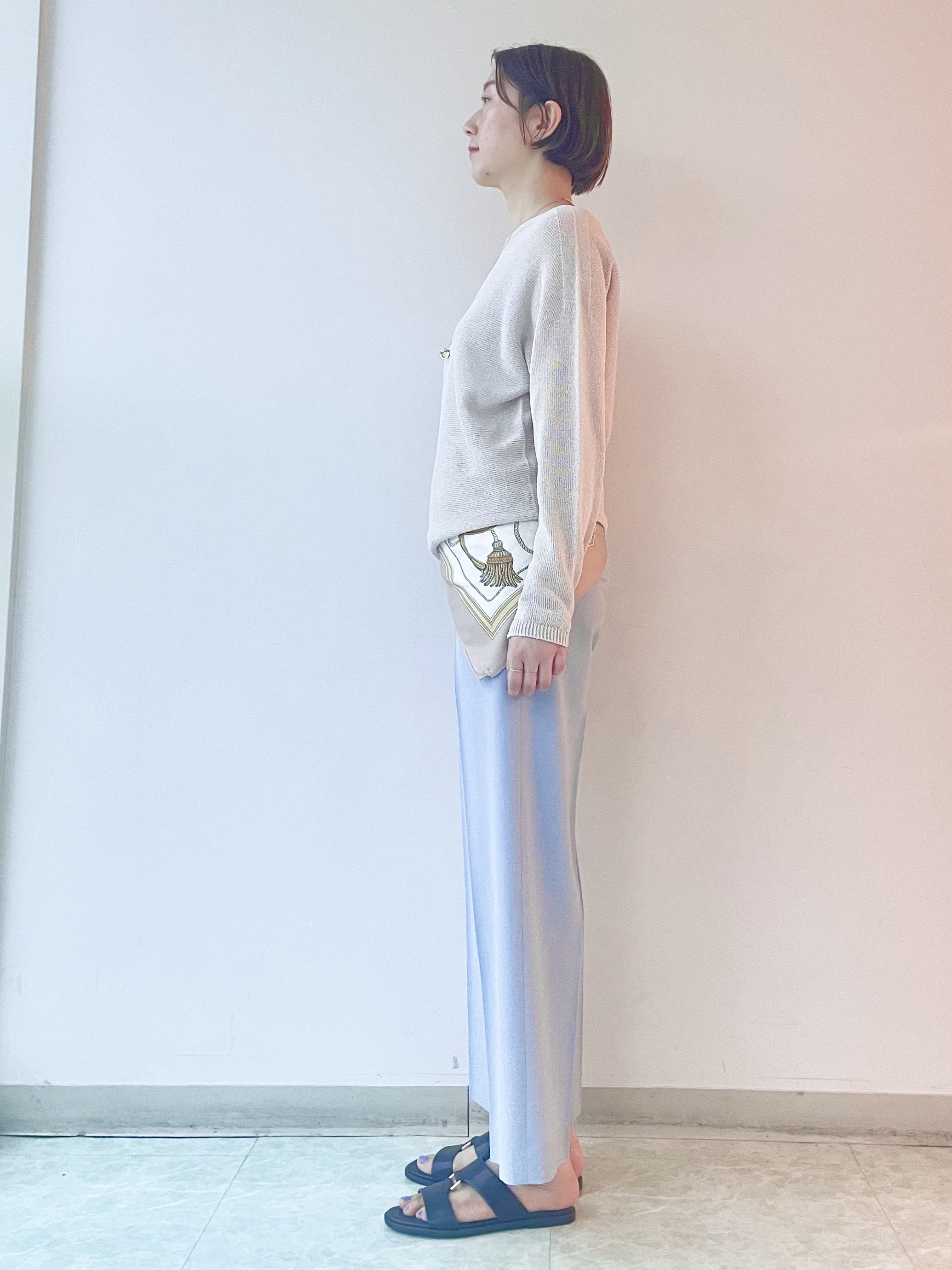 aliceさんの「UNTITLED｜【8色展開/程よい透け感】ドライタッチボートネックニット」を使ったコーディネート