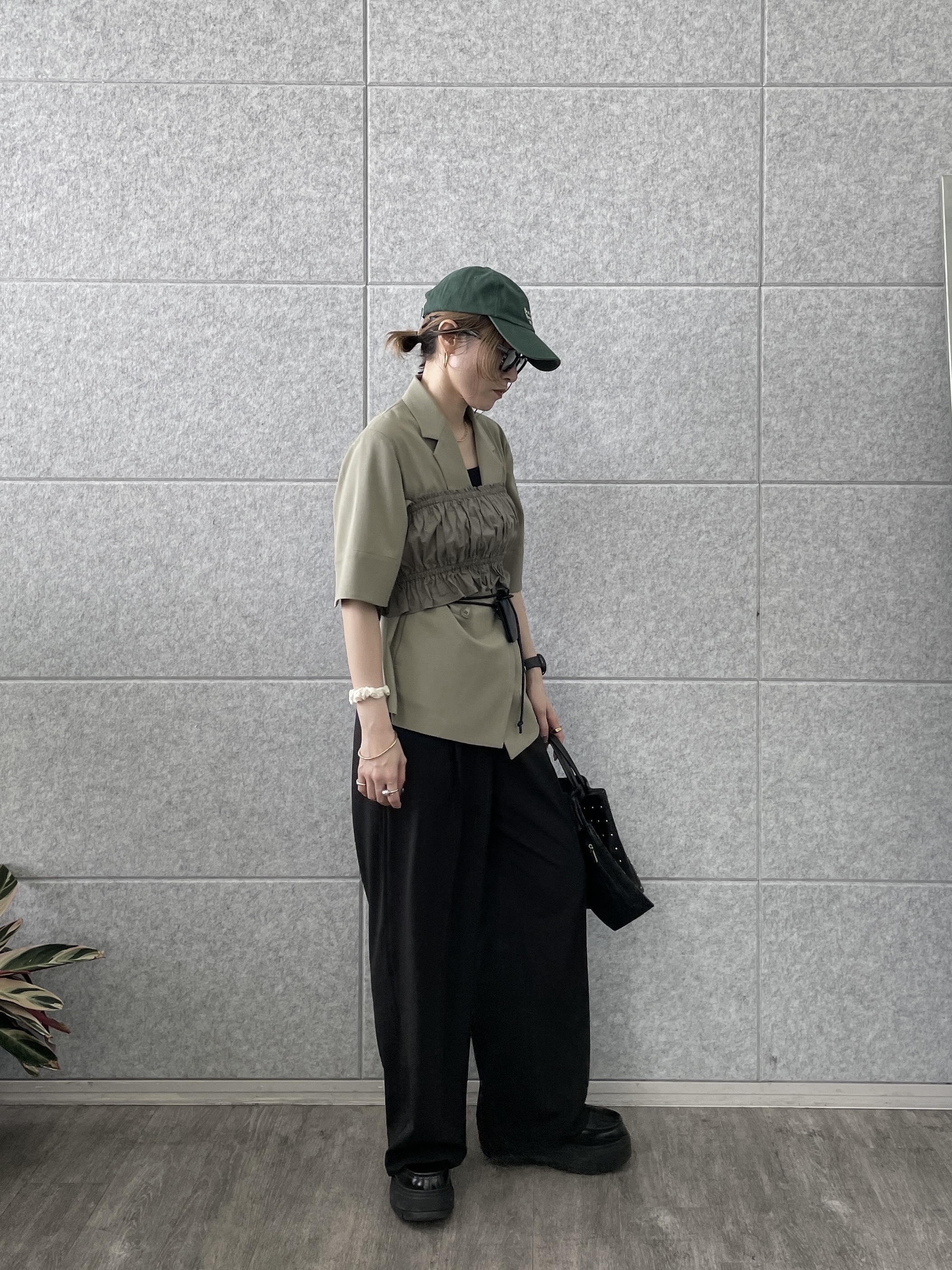kotakiさんの「INDIVI｜シャーリングチューブトップ」を使ったコーディネート