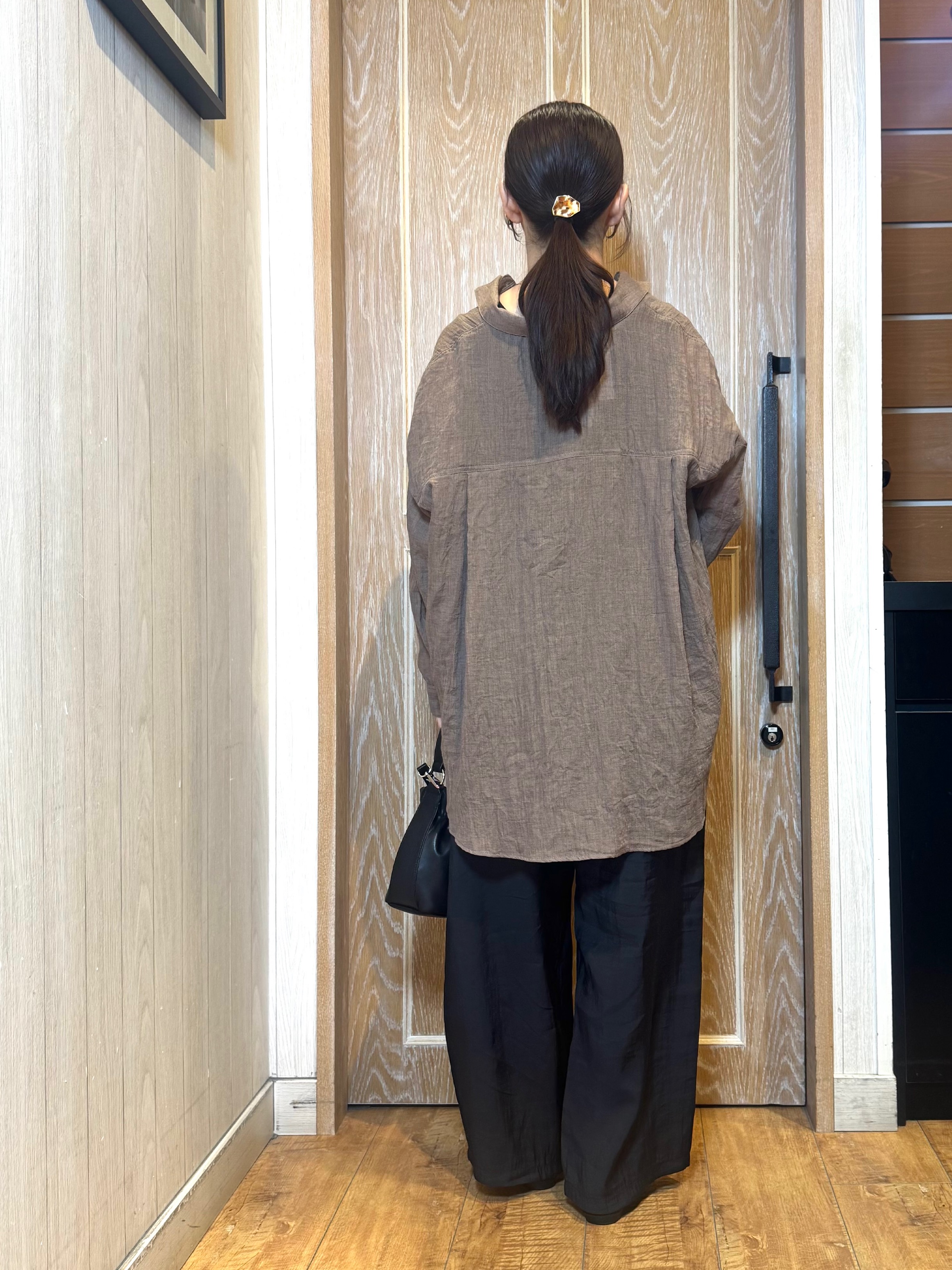 KAORIさんの「SHOO･LA･RUE｜【洗濯機可】スクエアネックが小顔効果に　きらきらラメタンクトップ」を使ったコーディネート