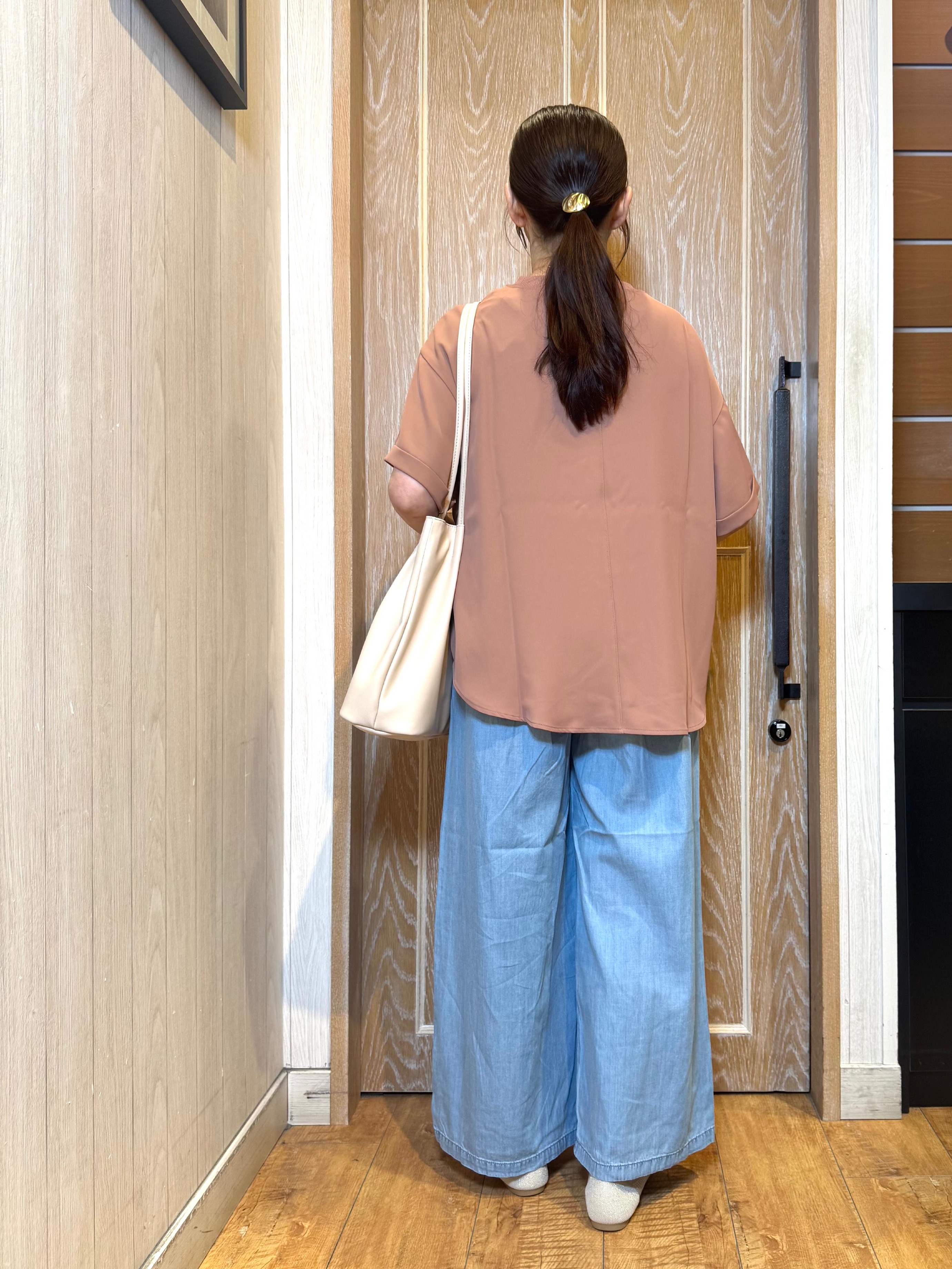 KAORIさんの「SHOO･LA･RUE｜【UV/S-LL/セットアップ可】やみつきになる肌触り さらさらぷるんトップス」を使ったコーディネート