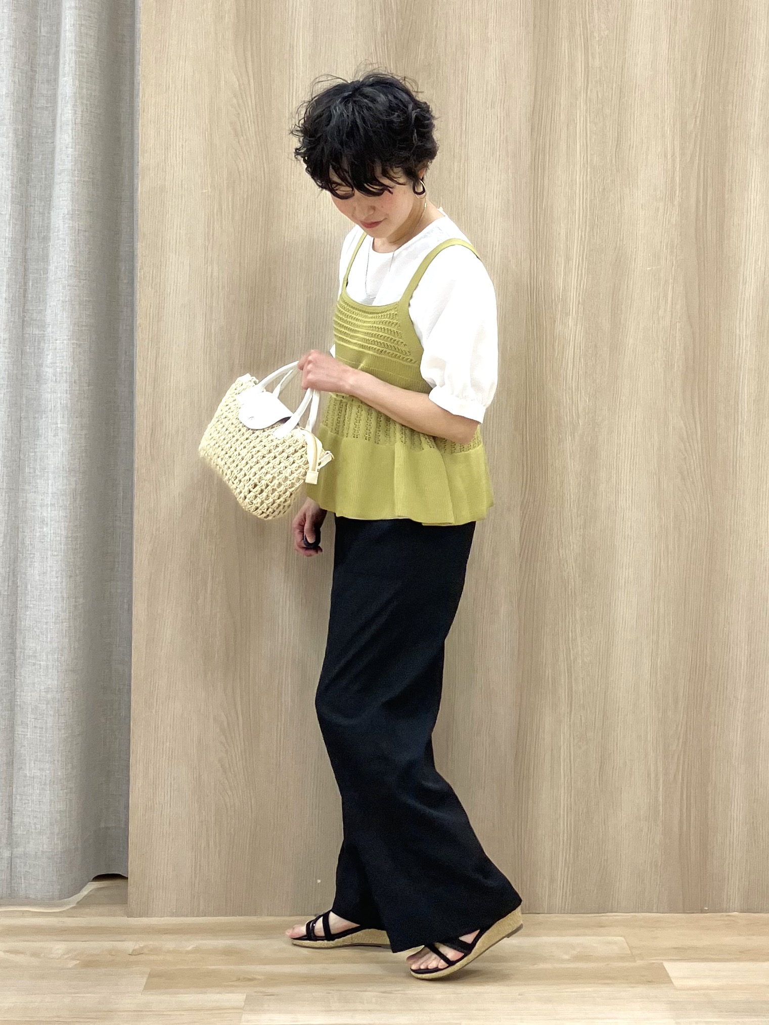 Keiさんの「grove｜【2点SET】着るだけで完成、透かし編みニットビスチェ&times;ブラウス」を使ったコーディネート