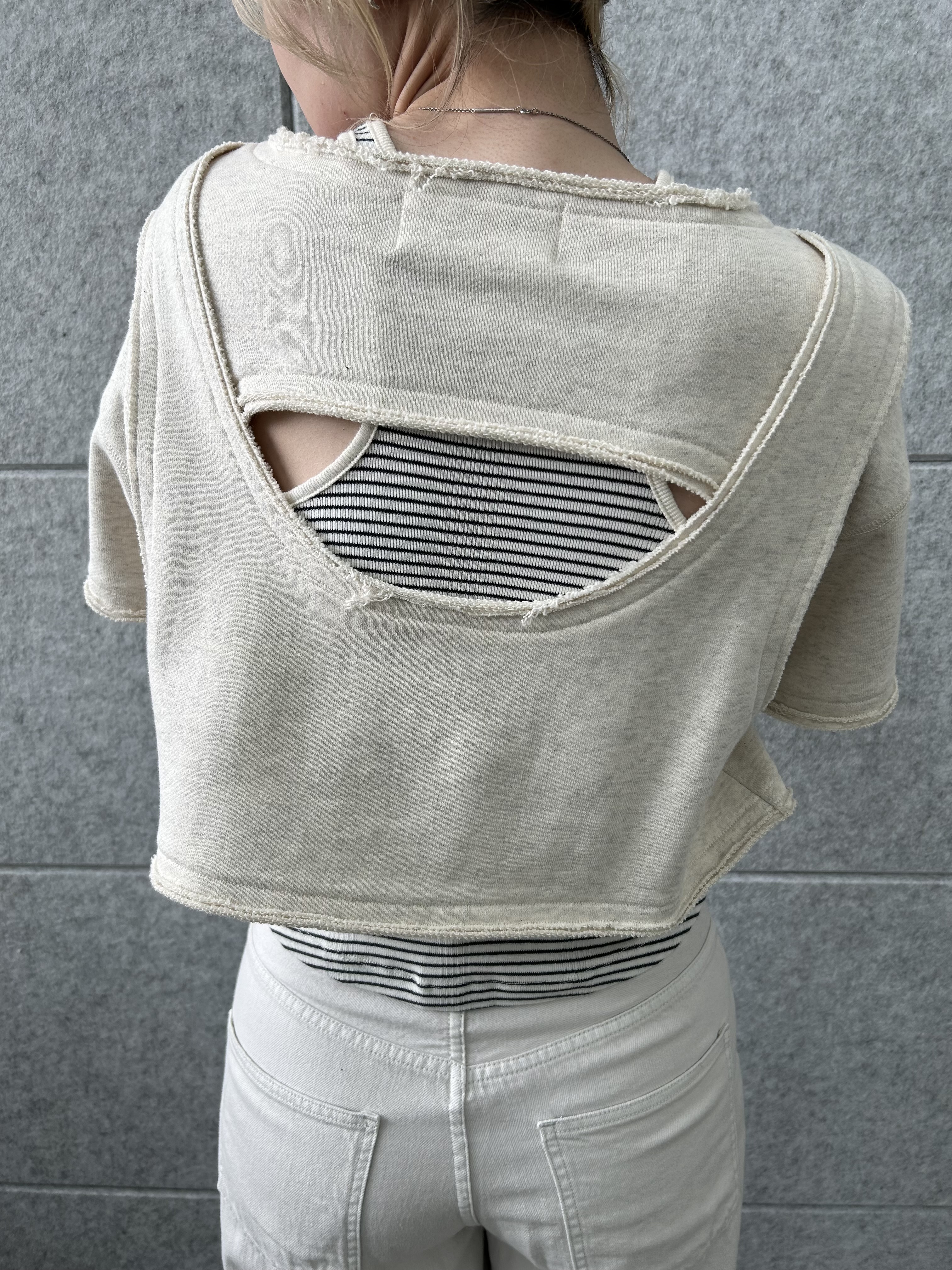 honoka Aさんの「CODE A｜back open half－sleeve sweat」を使ったコーディネート