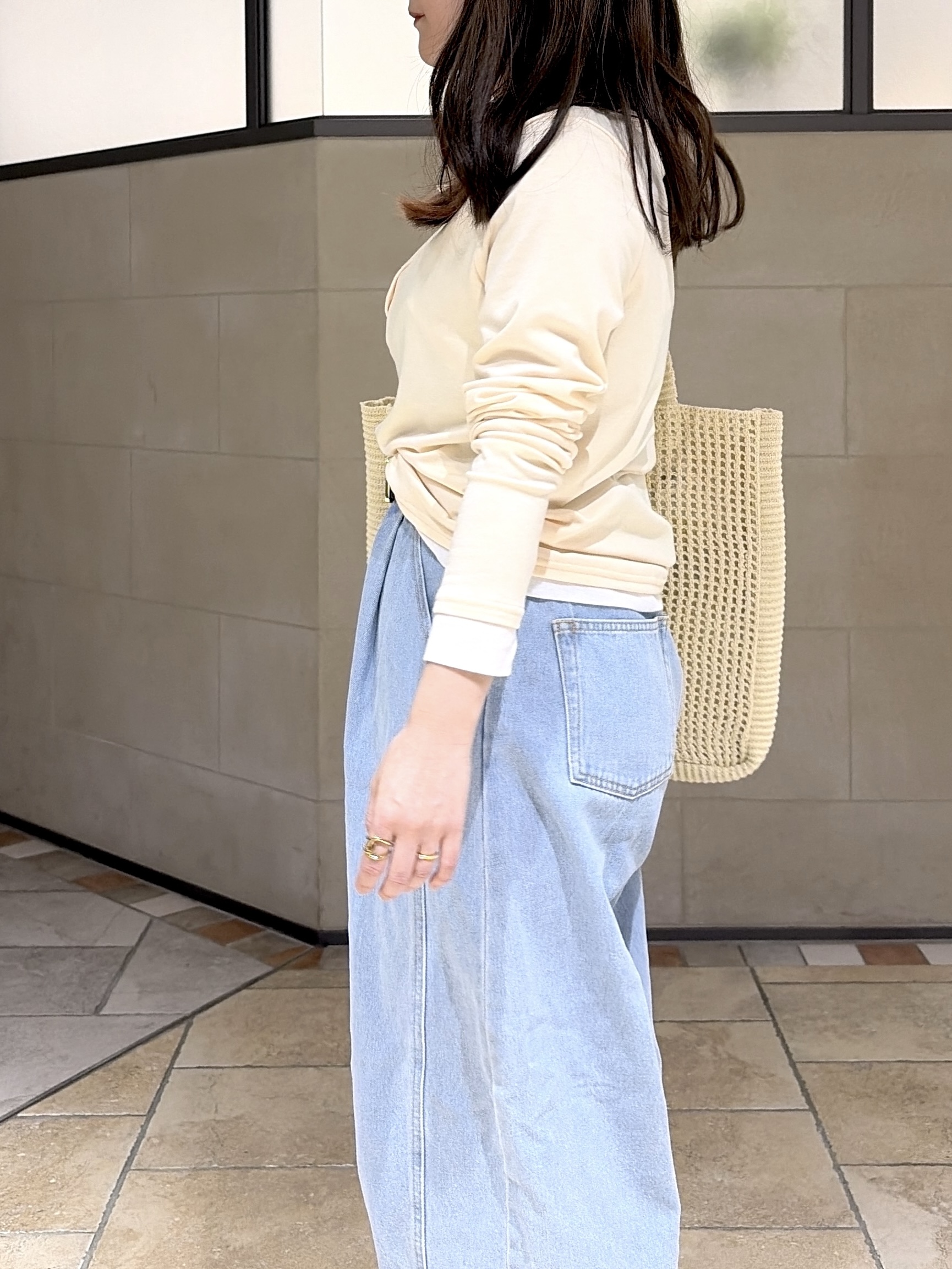 よねさんの「INDIVI｜バイカラーヘンリーネックカットソー」を使ったコーディネート