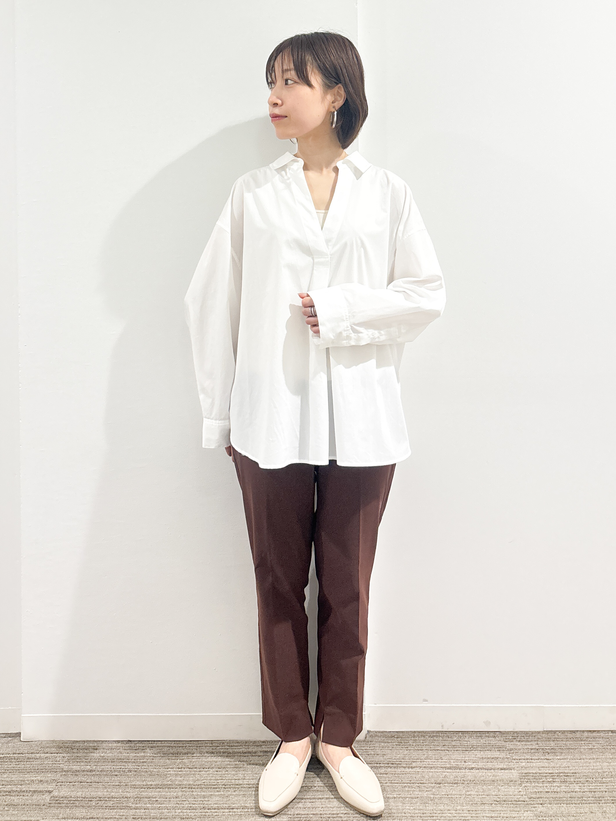 kumiさんの「OPAQUE.CLIP｜バックシャンスキッパーシャツ【洗濯機OK】」を使ったコーディネート