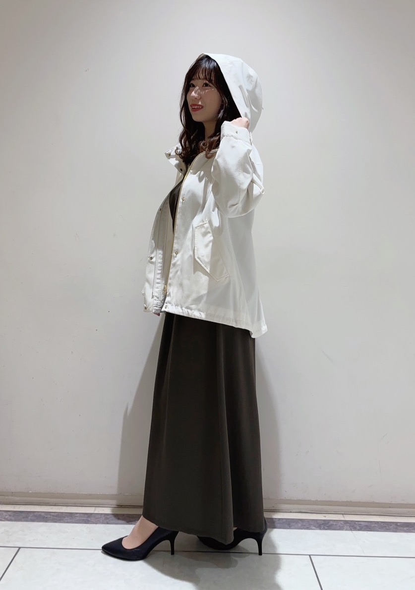 ユナさんの「UNTITLED｜【UV/接触冷感/セットアップ可】リラクシーキーVネックブラウス」を使ったコーディネート