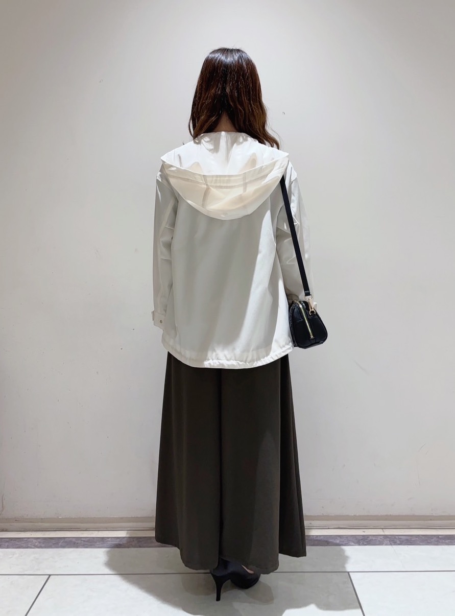 ユナさんの「UNTITLED｜【UV/接触冷感/セットアップ可】リラクシーキーVネックブラウス」を使ったコーディネート