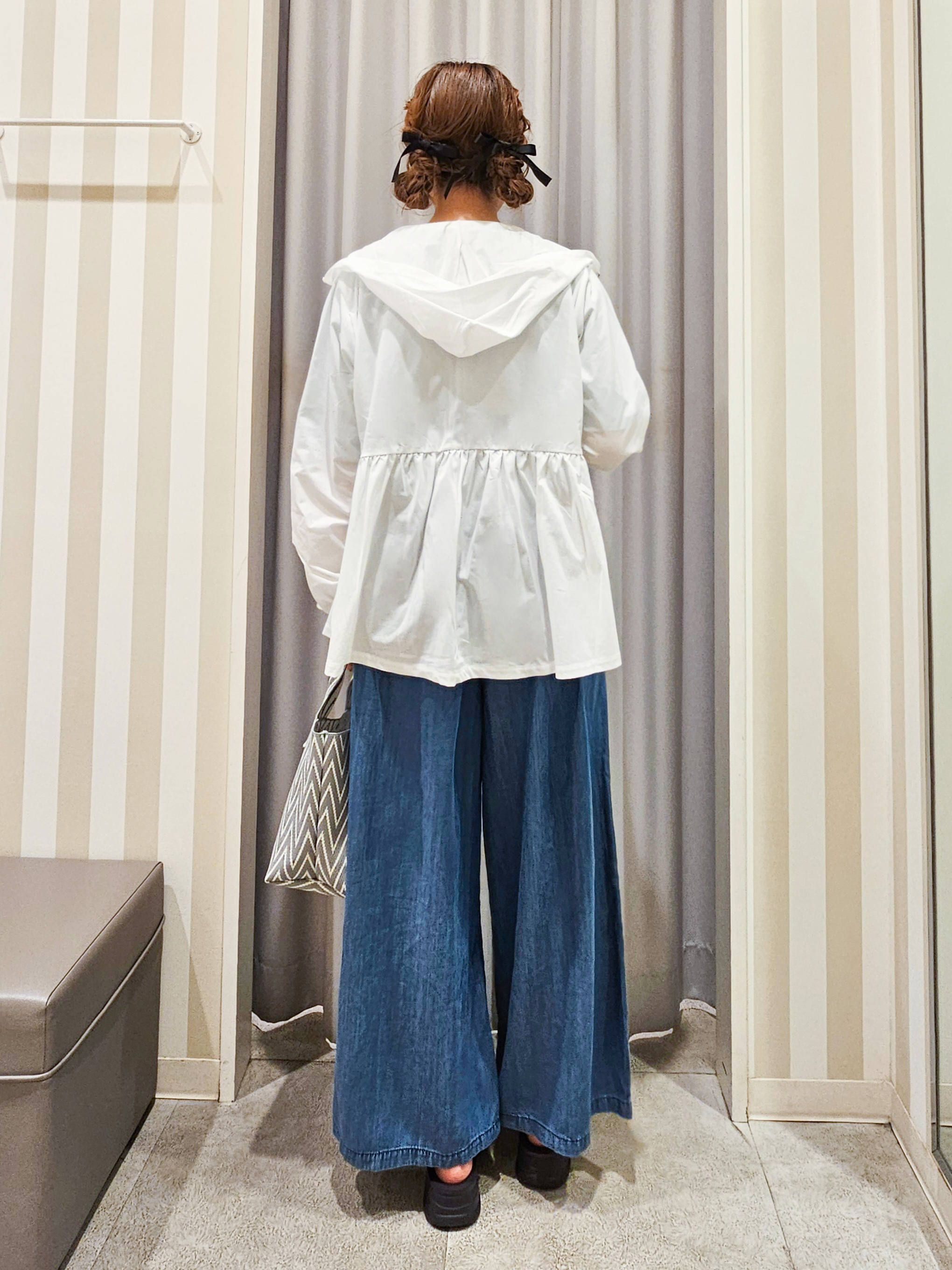 ゆゆさんの「SHOO･LA･RUE｜【S-LL/体型カバー】日焼け対策にも女性らしさを UVカットペプラムパーカ」を使ったコーディネート