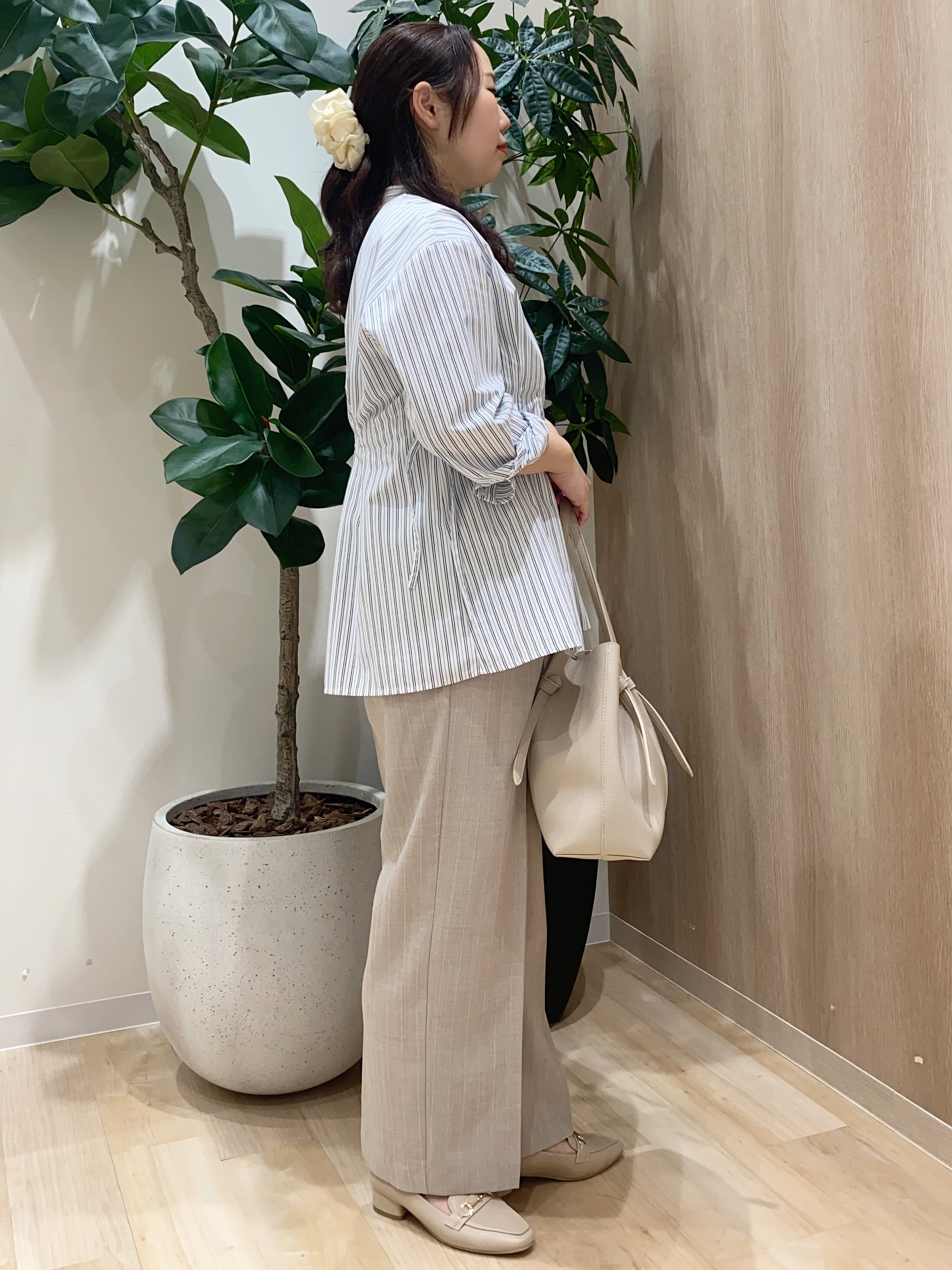 HANAさんの「grove｜【体型カバー】ウエストタック スタンドネックシャツ」を使ったコーディネート