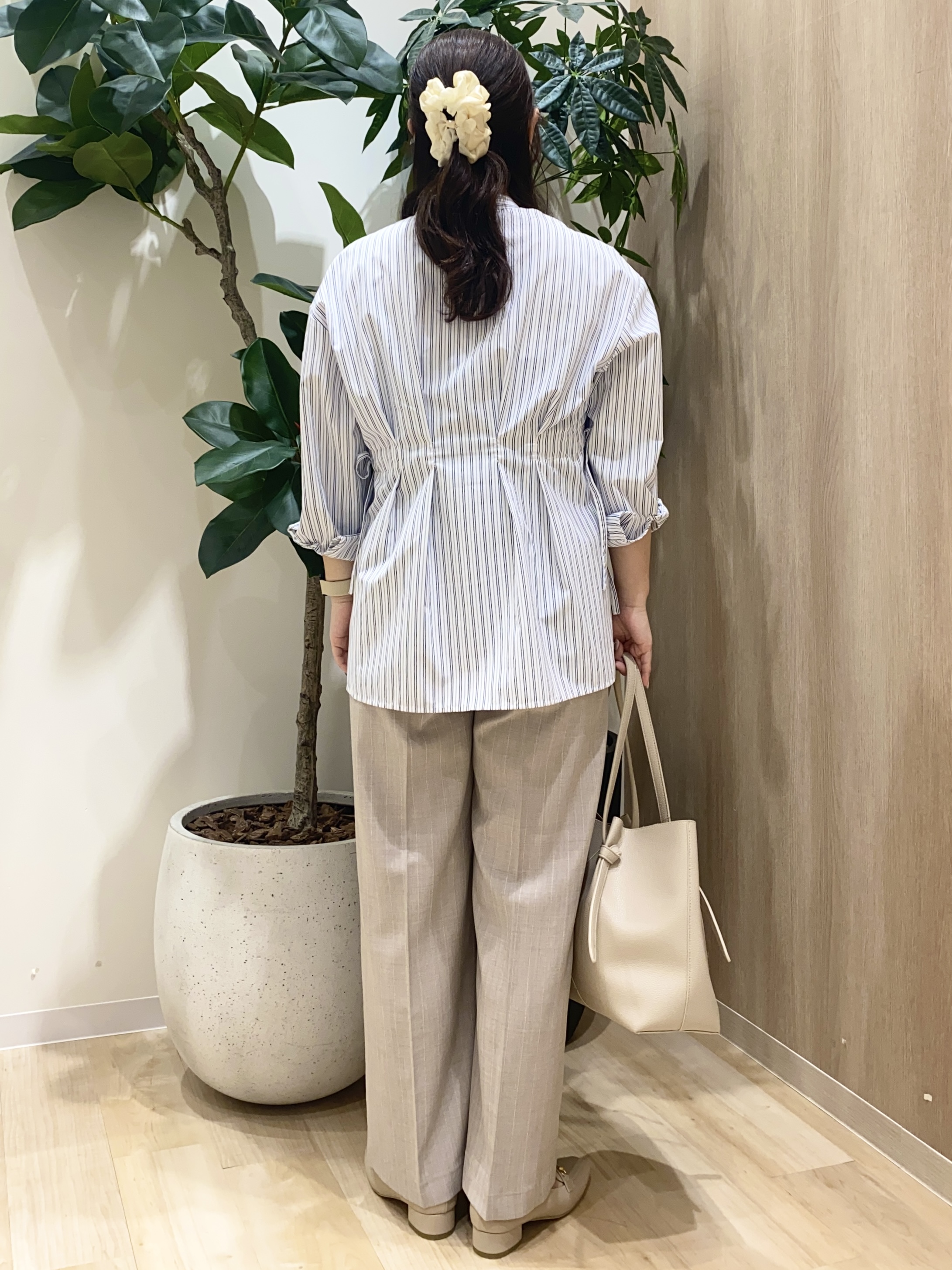 HANAさんの「grove｜【体型カバー】ウエストタック スタンドネックシャツ」を使ったコーディネート