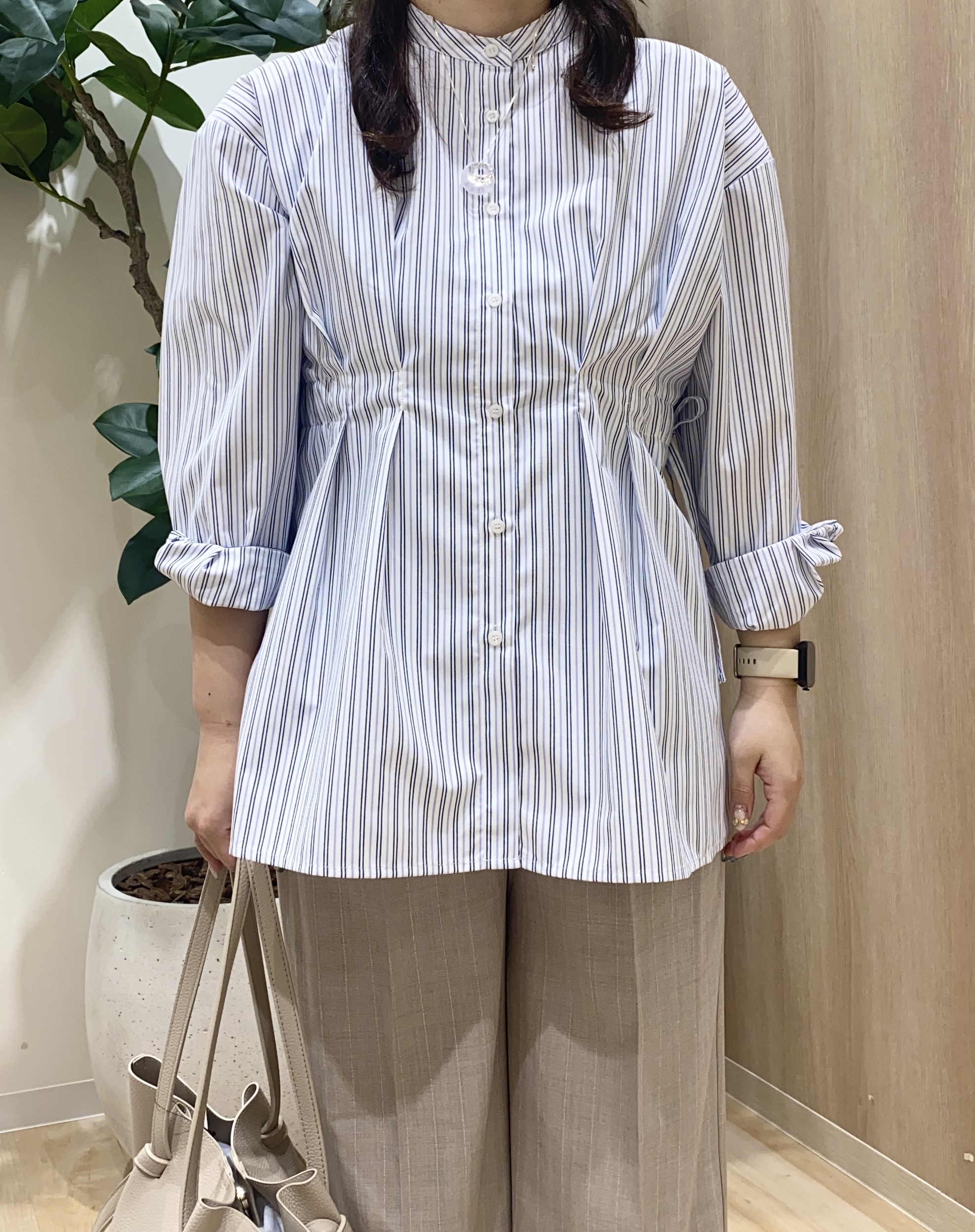 HANAさんの「grove｜【体型カバー】ウエストタック スタンドネックシャツ」を使ったコーディネート