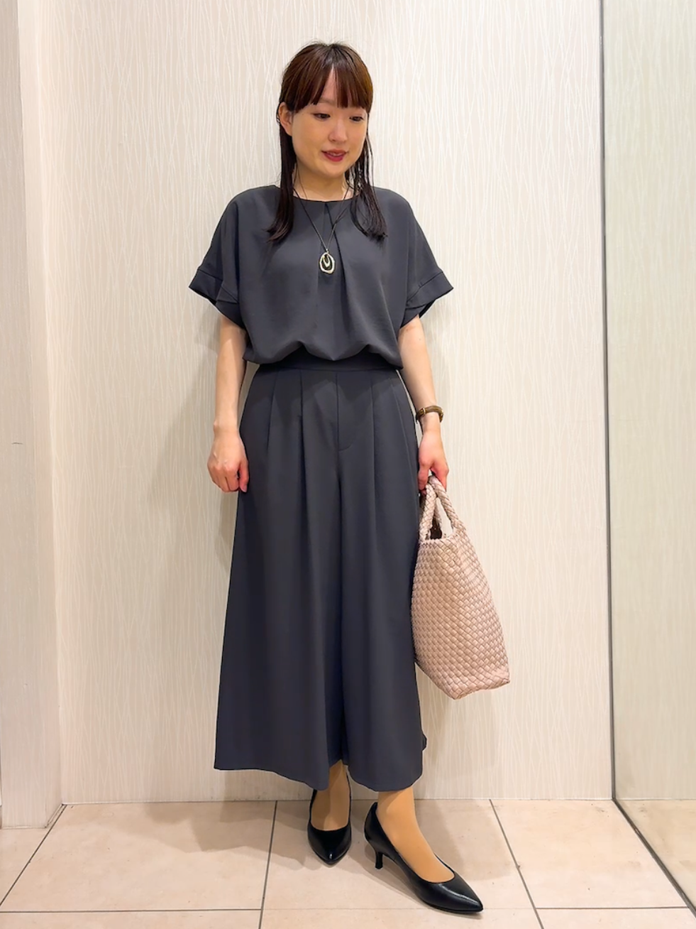 SAHOさんの「UNTITLED｜【セットアップ可/UVカット/前後2WAY】リラクシーフレンチスリーブブラウス」を使ったコーディネート