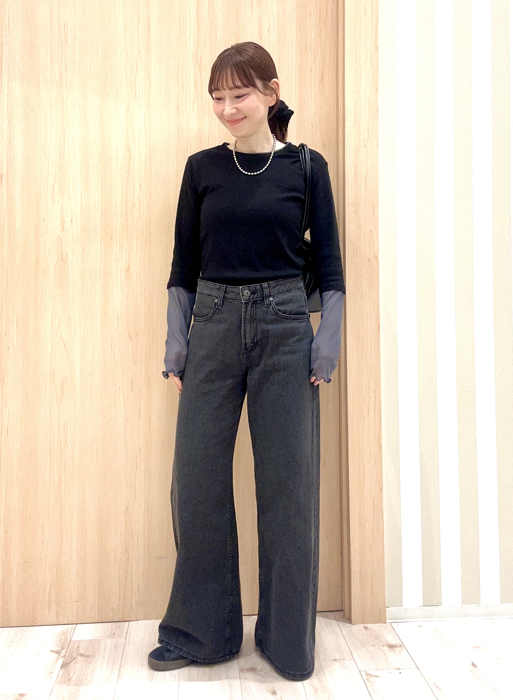 ririさんの「SHOO･LA･RUE｜【SHOO・LA・RUE DENIM/S-LL】体型カバーにも バギーデニムワイドパンツ」を使ったコーディネート
