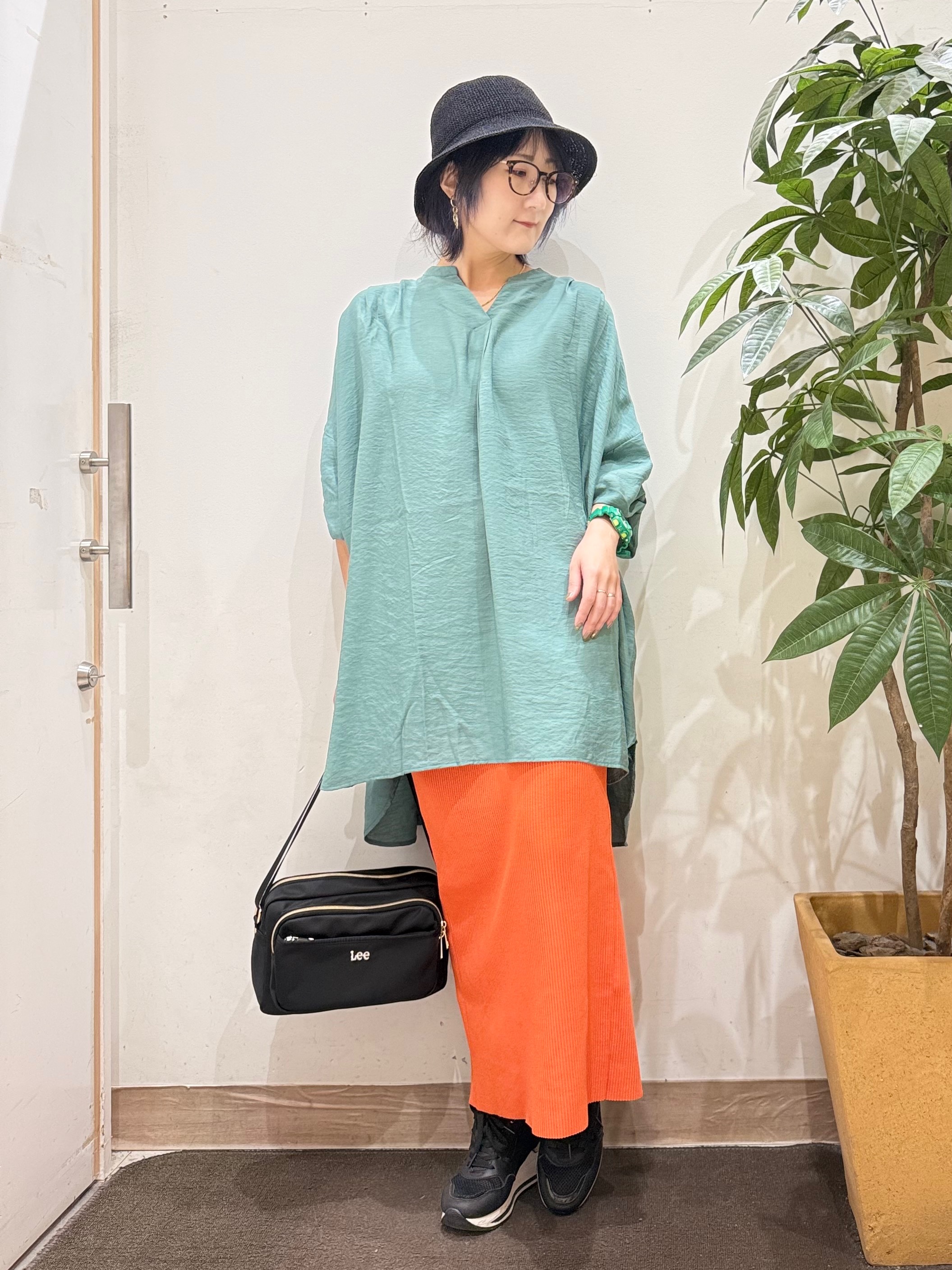 misakiさんの「SHOO･LA･RUE｜【S-LL/洗濯機可】気になる体型すっぽり隠す スキッパードルマンチュニック」を使ったコーディネート