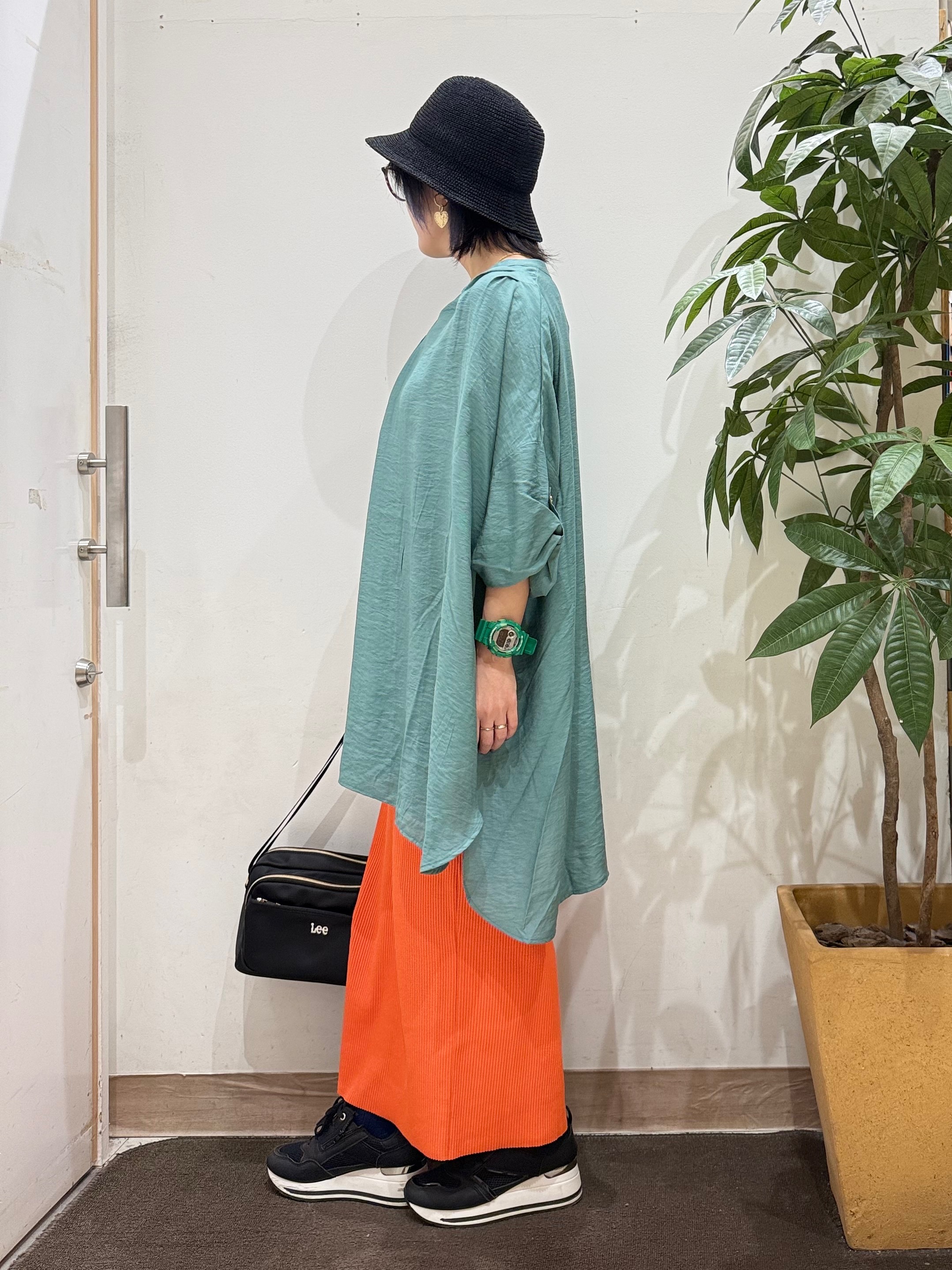 misakiさんの「SHOO･LA･RUE｜【S-LL/洗濯機可】気になる体型すっぽり隠す スキッパードルマンチュニック」を使ったコーディネート