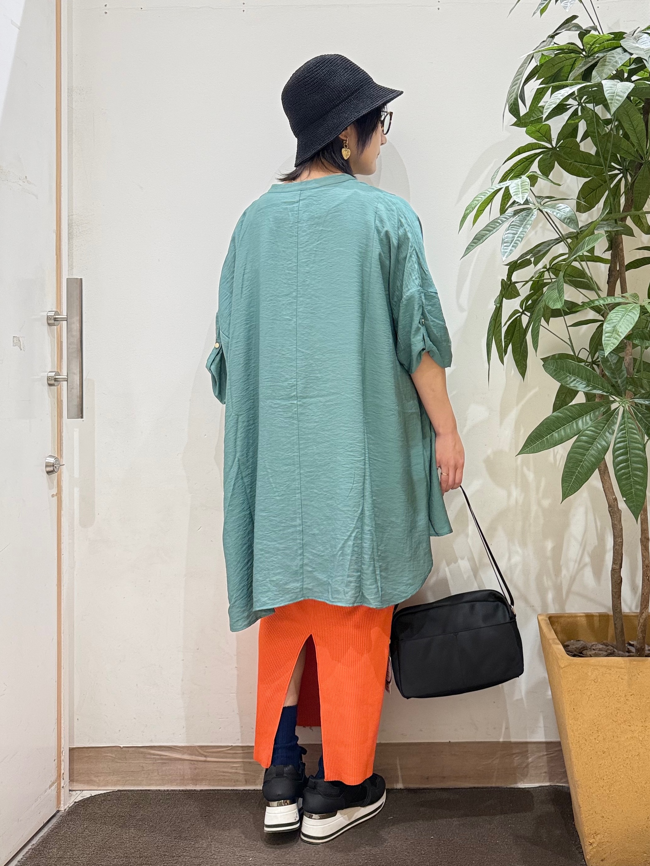 misakiさんの「SHOO･LA･RUE｜【S-LL/洗濯機可】気になる体型すっぽり隠す スキッパードルマンチュニック」を使ったコーディネート