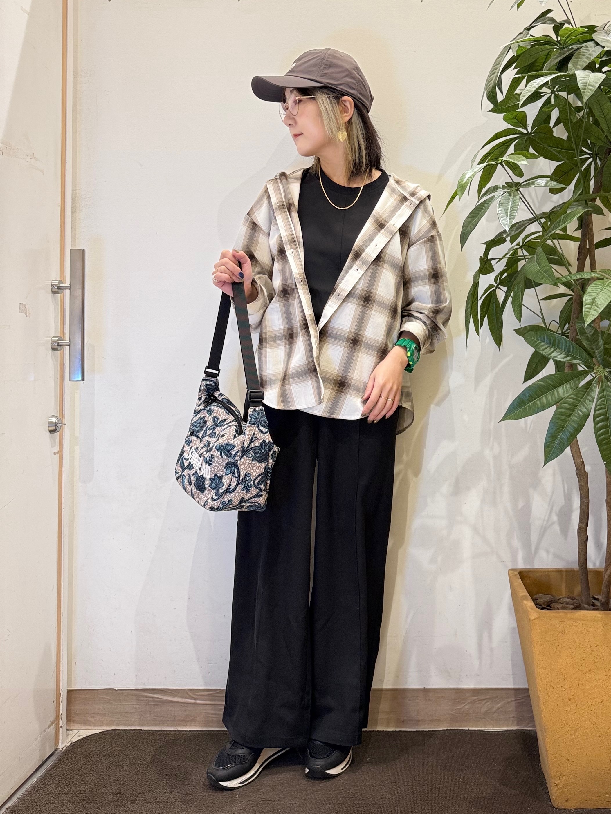 misakiさんの「SHOO･LA･RUE｜【UV/S-LL/セットアップ可】やみつきになる肌触り さらさらぷるんトップス」を使ったコーディネート
