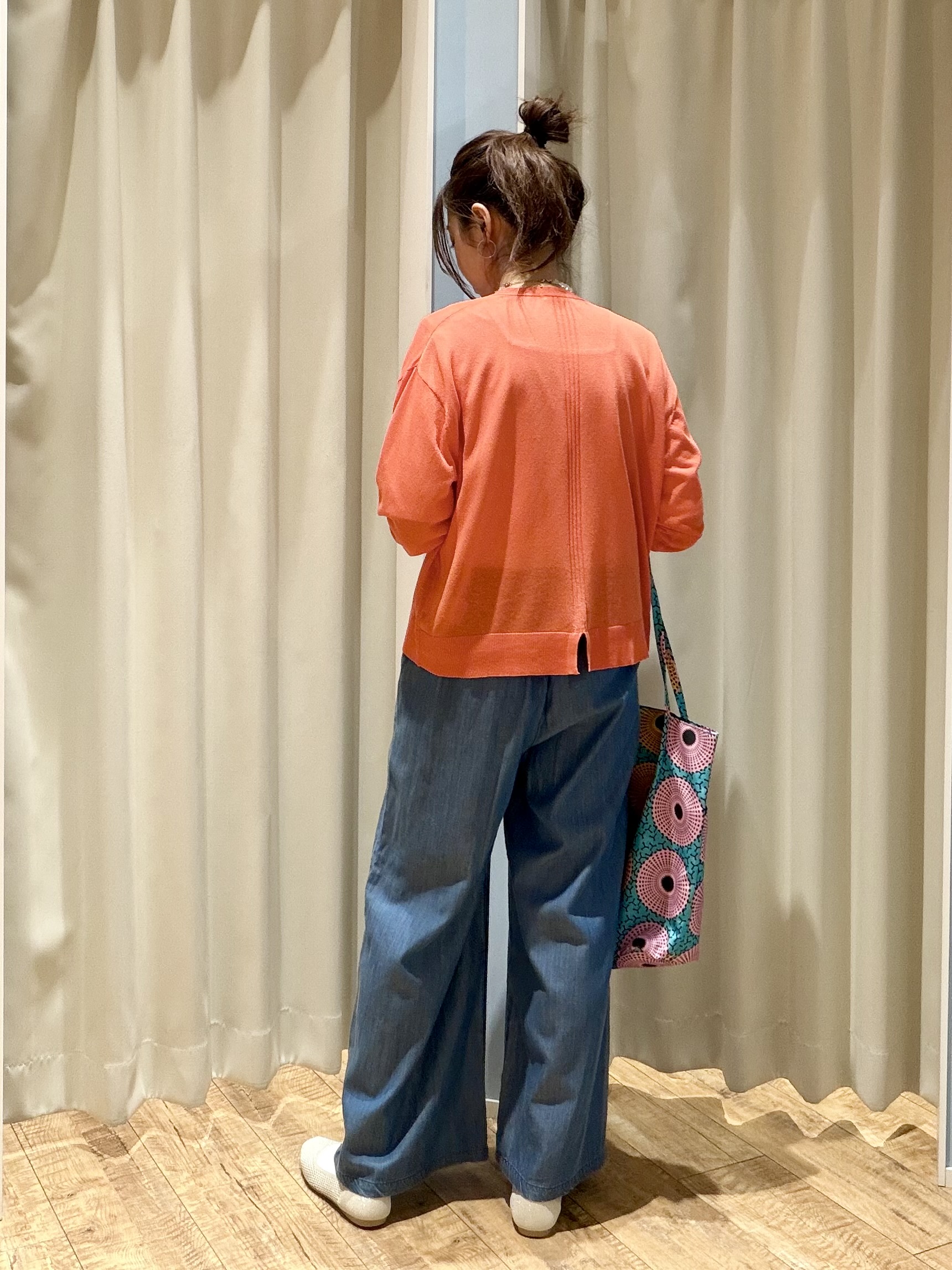 ｔｅｎｃｈｏさんの「SHOO･LA･RUE｜【洗濯機可/S-LL】オンにもオフにも マルチに使えるボタンレスカーディガン」を使ったコーディネート
