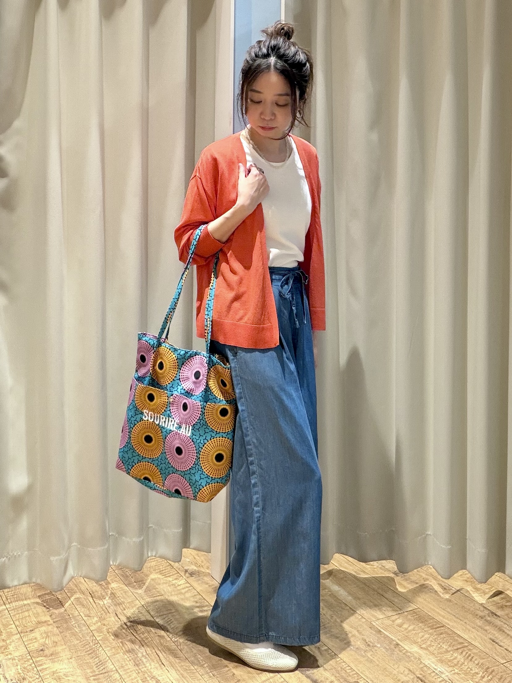 ｔｅｎｃｈｏさんの「SHOO･LA･RUE｜【洗濯機可/S-LL】オンにもオフにも マルチに使えるボタンレスカーディガン」を使ったコーディネート