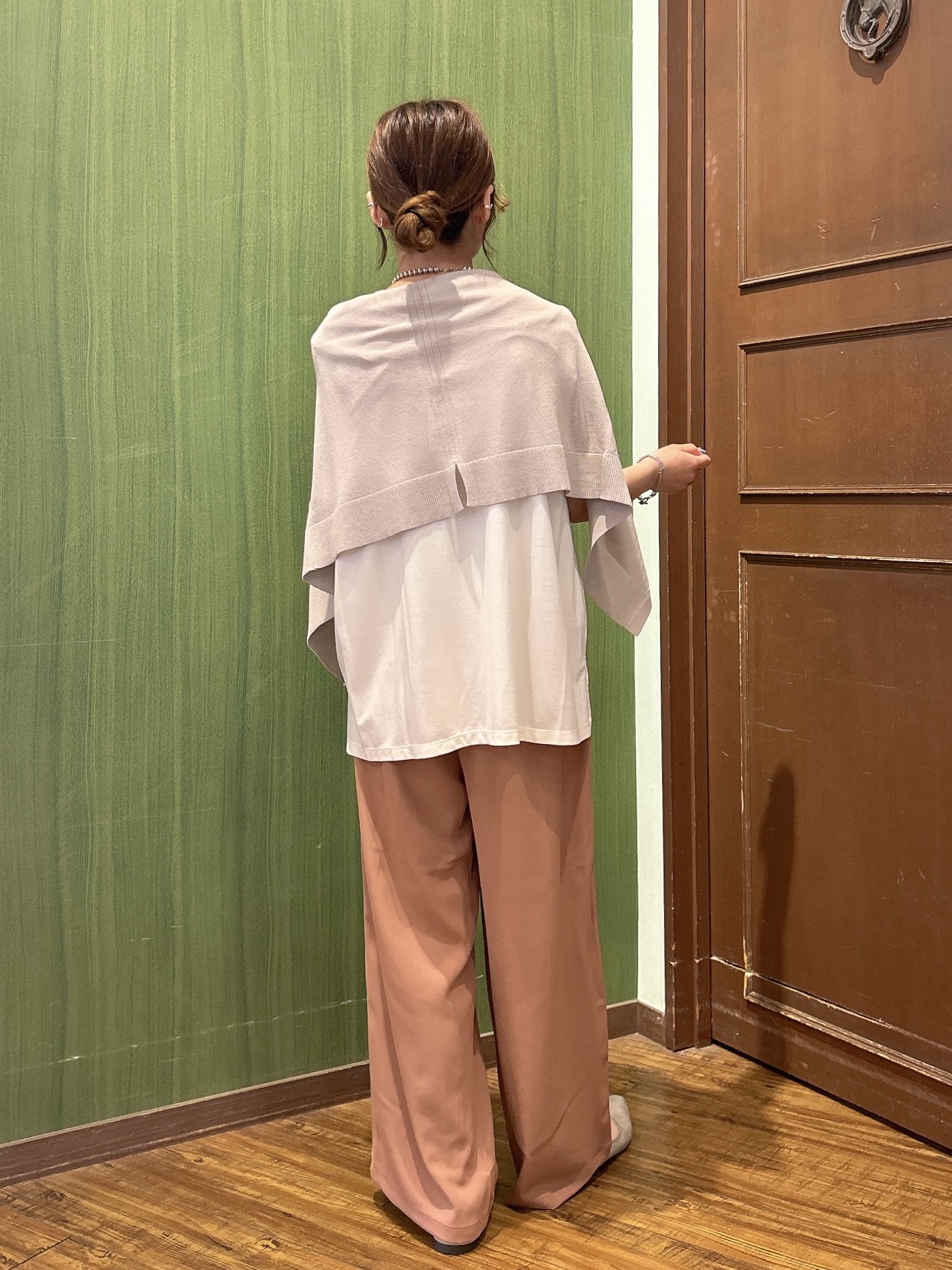 かおりさんの「SHOO･LA･RUE｜【UVカット/接触冷感】上品に涼し気 とろみタックノースリーブトップス」を使ったコーディネート