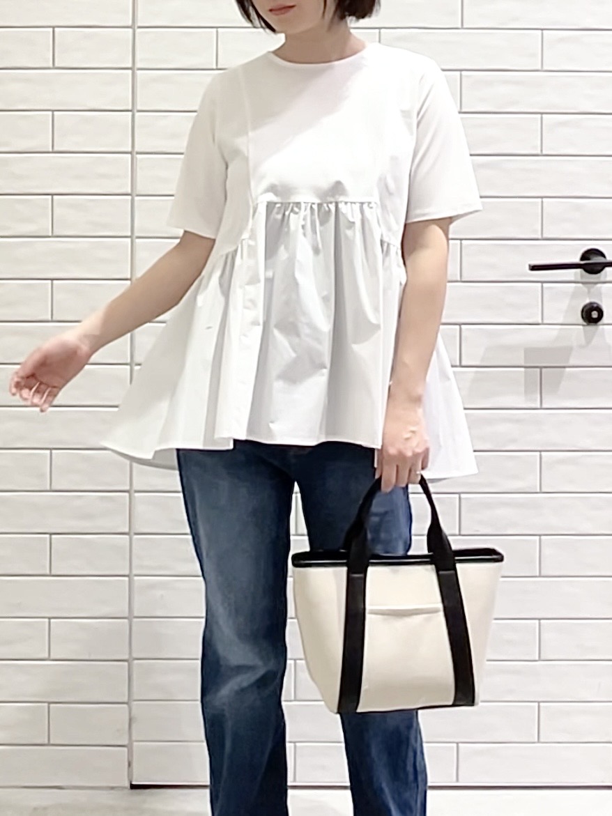 しおりさんの「OPAQUE.CLIP｜ペプラムドッキングカットソー【洗濯機OK】」を使ったコーディネート