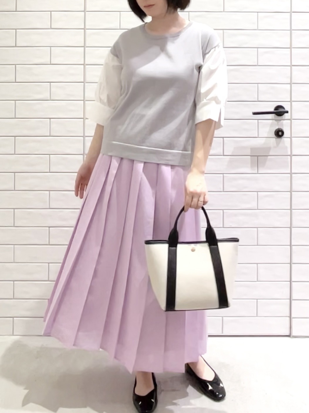 しおりさんの「OPAQUE.CLIP｜ボリュームスリーブドッキングニット」を使ったコーディネート