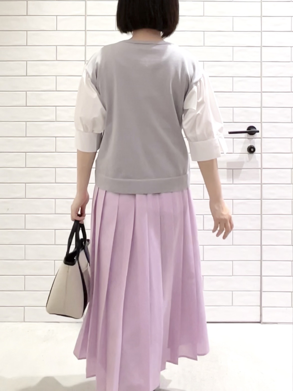 しおりさんの「OPAQUE.CLIP｜ボリュームスリーブドッキングニット」を使ったコーディネート