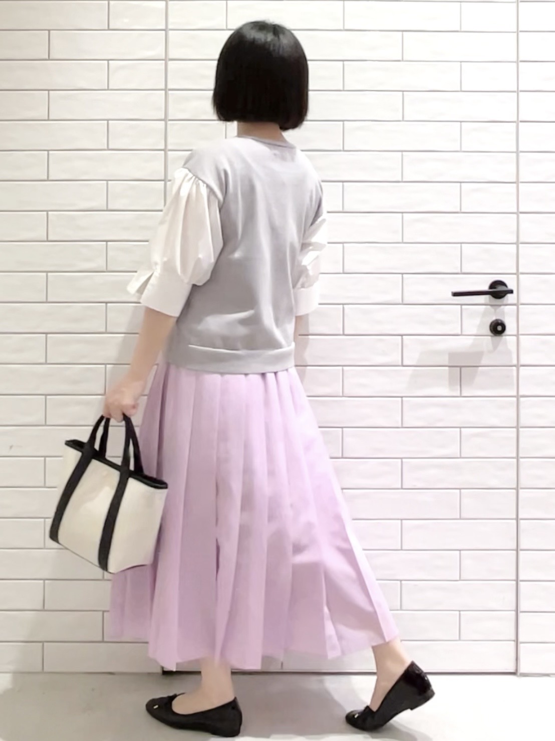 しおりさんの「OPAQUE.CLIP｜ボリュームスリーブドッキングニット」を使ったコーディネート
