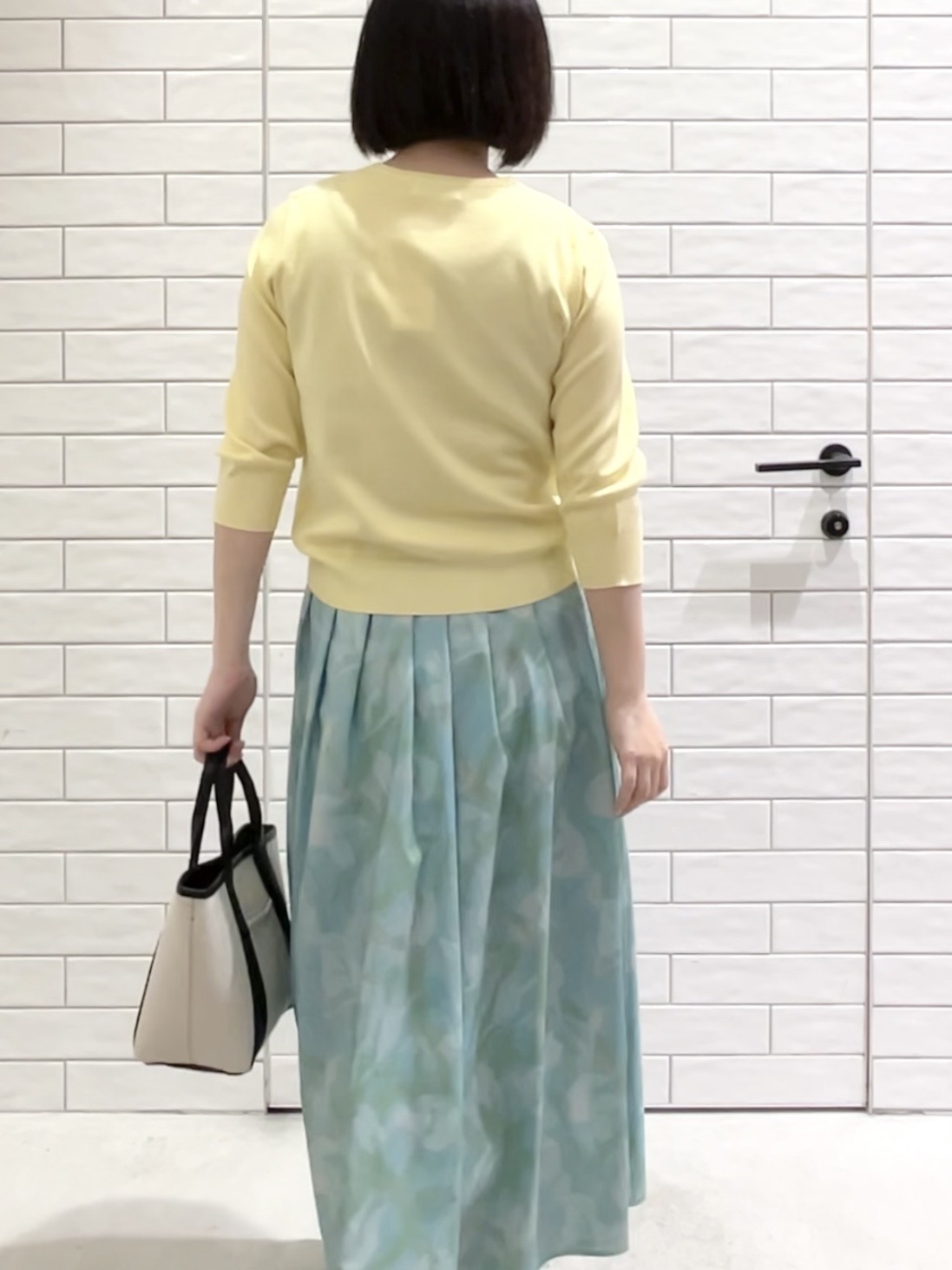 しおりさんの「OPAQUE.CLIP｜フリルヘンリーネックニット【洗濯機OK／抗ピル】」を使ったコーディネート