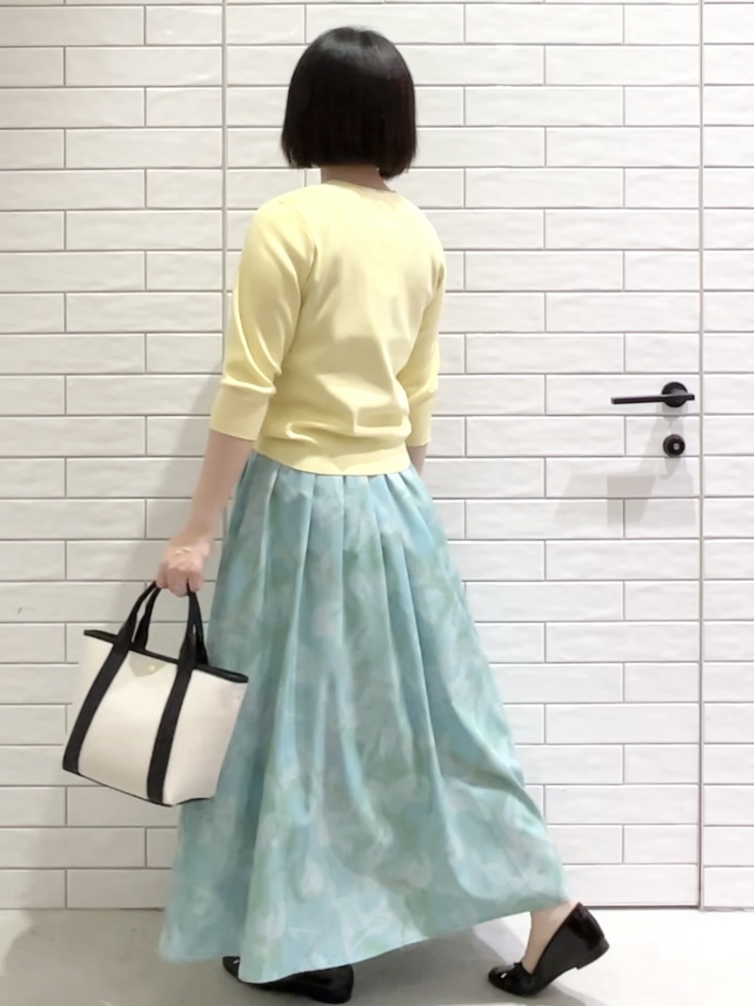 しおりさんの「OPAQUE.CLIP｜フリルヘンリーネックニット【洗濯機OK／抗ピル】」を使ったコーディネート