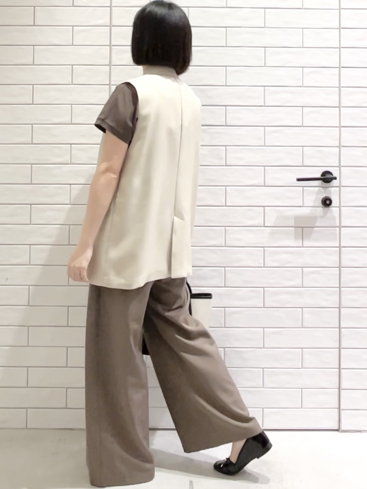 しおりさんの「OPAQUE.CLIP｜金ボタンダブルブレストテーラードジレ／セットアップ対応【洗える】《S～LL》」を使ったコーディネート