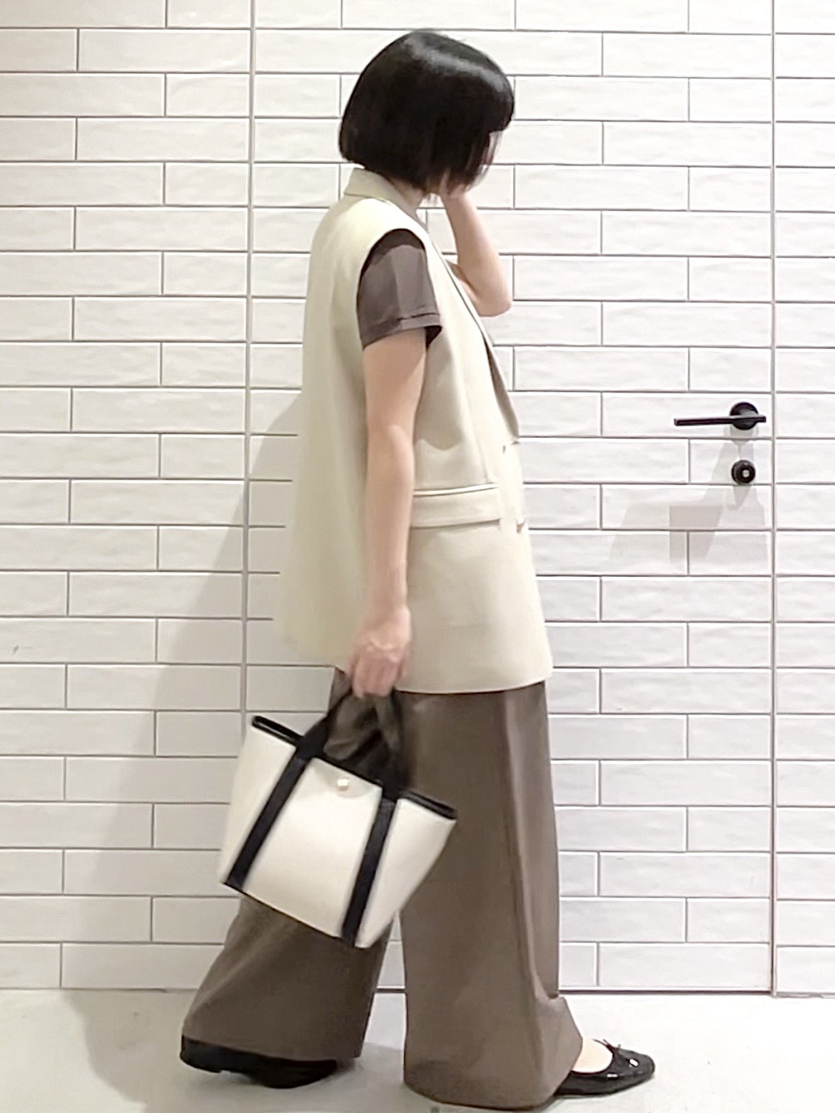 しおりさんの「OPAQUE.CLIP｜金ボタンダブルブレストテーラードジレ／セットアップ対応【洗える】《S～LL》」を使ったコーディネート