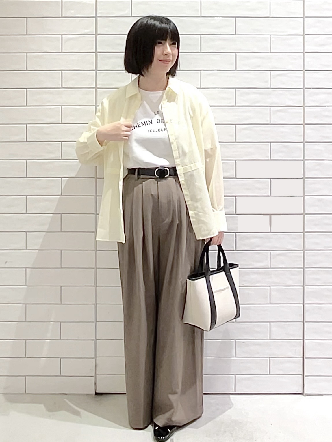 しおりさんの「OPAQUE.CLIP｜ロゴプリントアソートTシャツ【洗濯機OK】」を使ったコーディネート