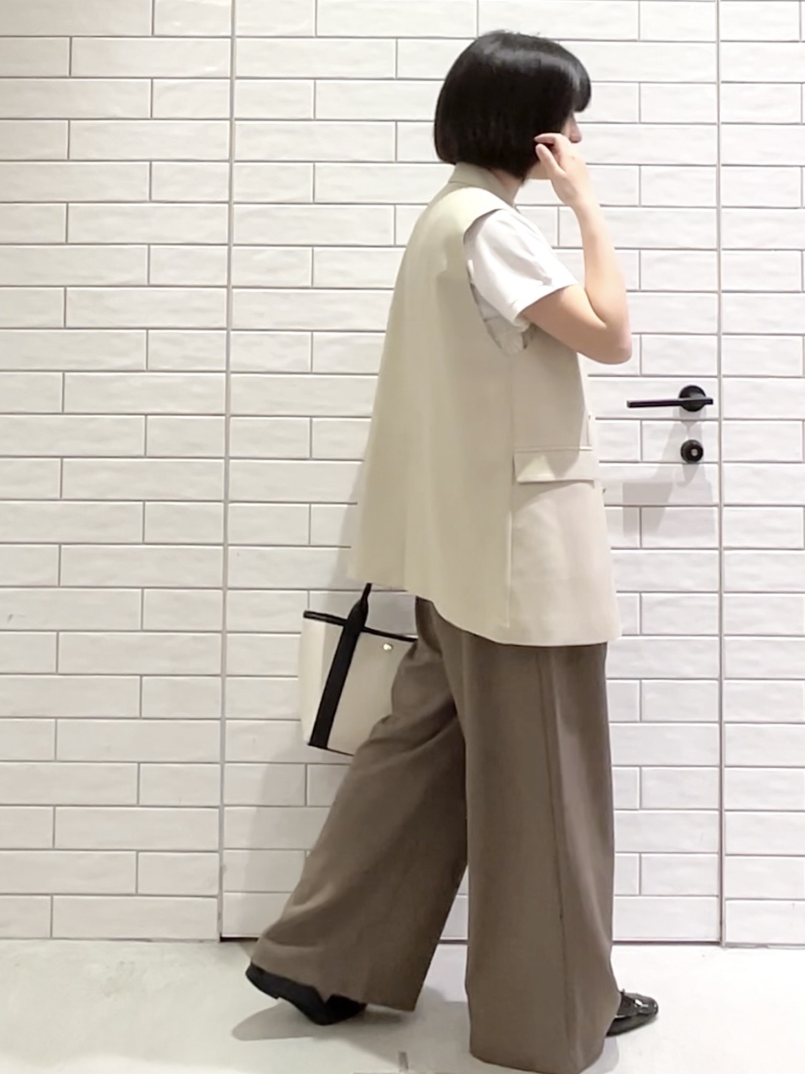 しおりさんの「OPAQUE.CLIP｜金ボタンダブルブレストテーラードジレ／セットアップ対応【洗える】《S～LL》」を使ったコーディネート