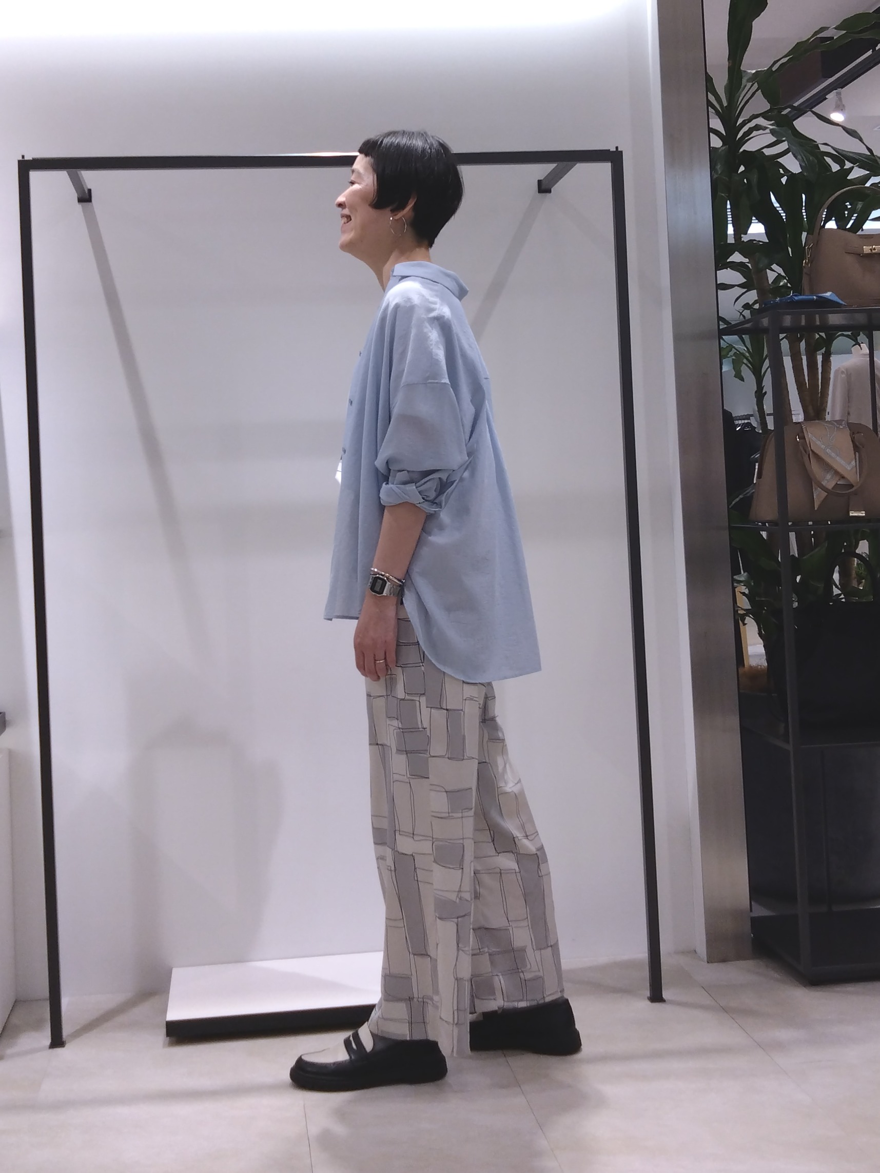 まちこさんの「UNTITLED｜◆【2WAY/マシンウォッシャブル】カシュクールデザインシャツ」を使ったコーディネート