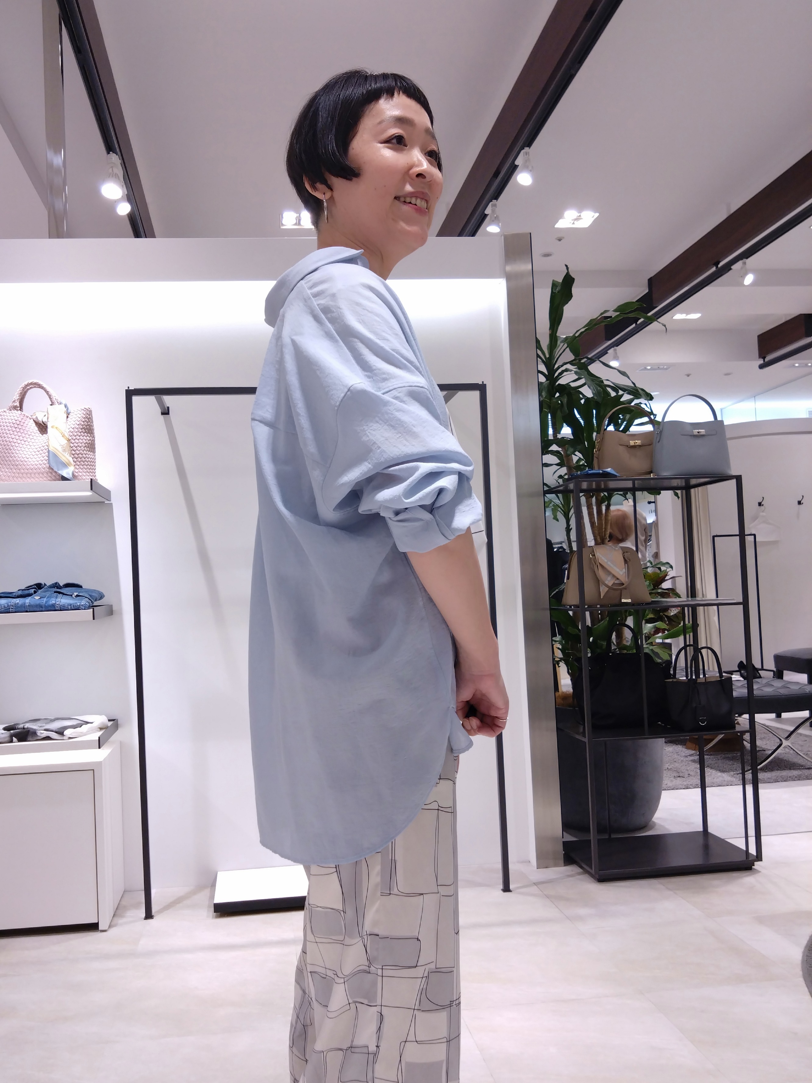 まちこさんの「UNTITLED｜◆【2WAY/マシンウォッシャブル】カシュクールデザインシャツ」を使ったコーディネート