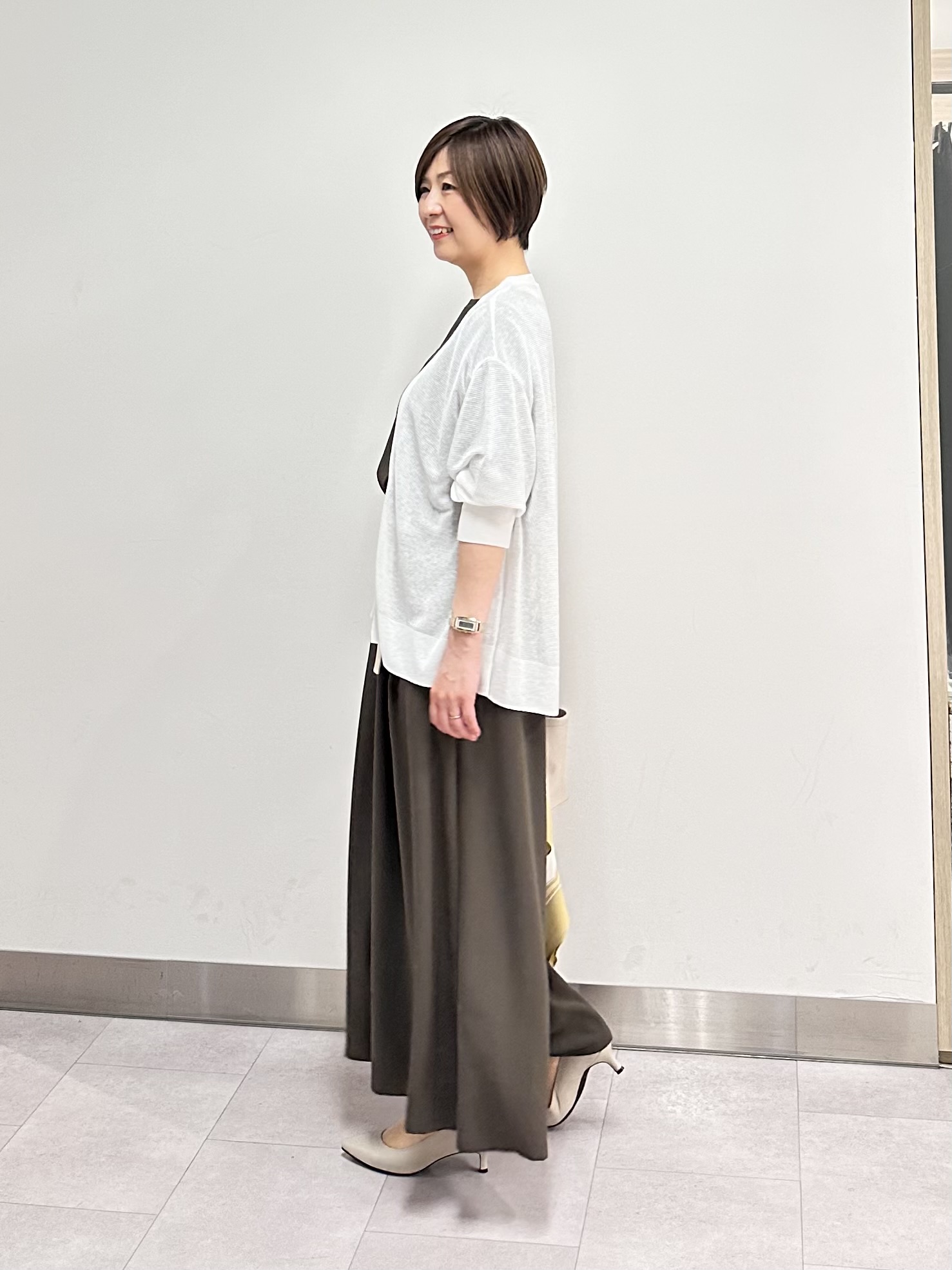 みなこさんの「UNTITLED｜【UV/接触冷感/セットアップ可】リラクシーキーVネックブラウス」を使ったコーディネート