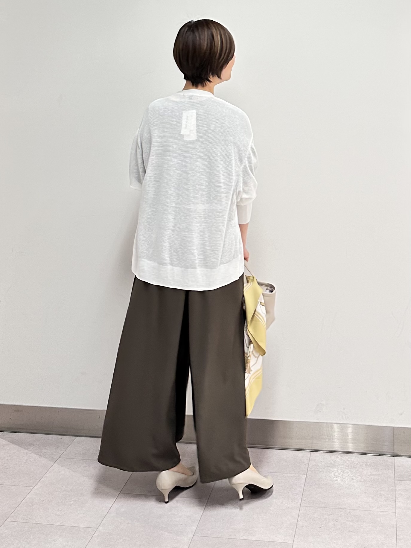 みなこさんの「UNTITLED｜【UV/接触冷感/セットアップ可】リラクシーキーVネックブラウス」を使ったコーディネート