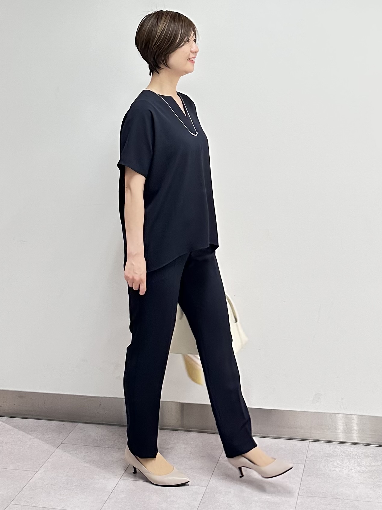 みなこさんの「UNTITLED｜【UV/接触冷感/セットアップ可】リラクシーキーVネックブラウス」を使ったコーディネート