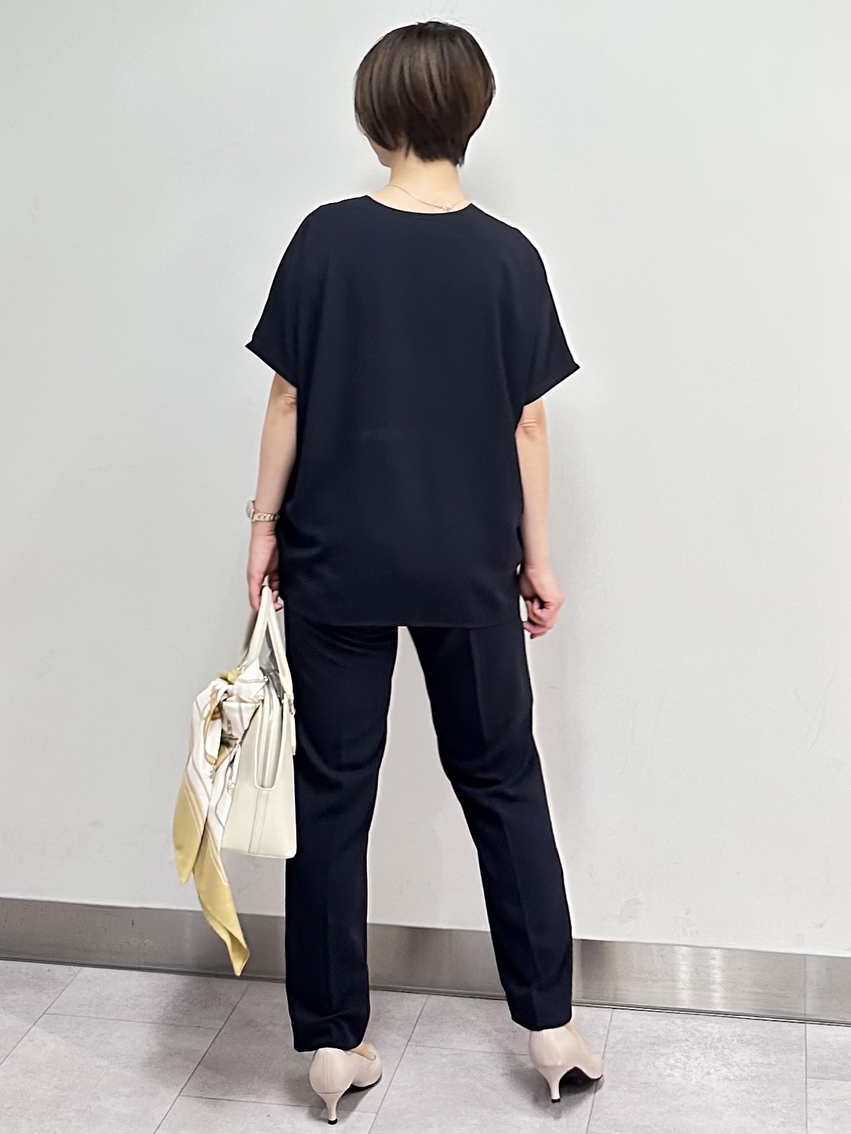 みなこさんの「UNTITLED｜【UV/接触冷感/セットアップ可】リラクシーキーVネックブラウス」を使ったコーディネート