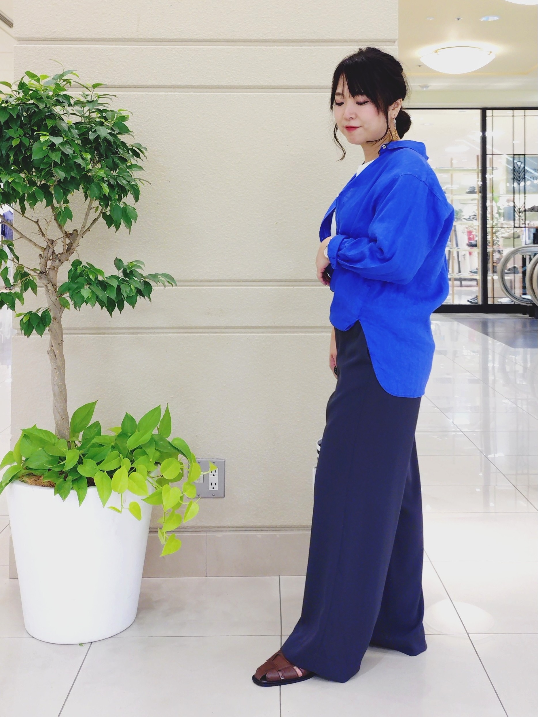 TOMOMIさんの「INDIVI｜【選べる柄／WEB限定カラー】ビッグニットバッグ」を使ったコーディネート
