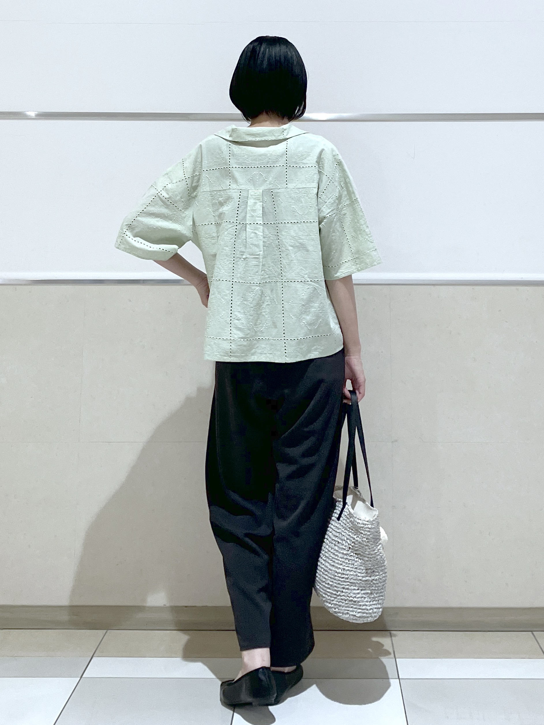 eriko さんの「Dessin｜【セットアップ可/洗える】刺繍スクエアレースシャツ」を使ったコーディネート