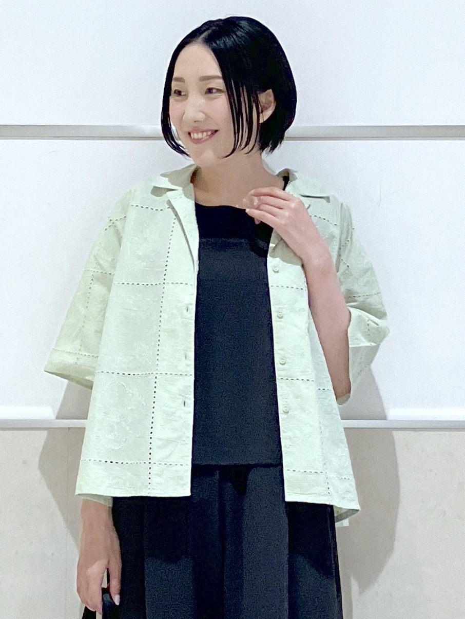 eriko さんの「Dessin｜【セットアップ可/洗える】刺繍スクエアレースシャツ」を使ったコーディネート