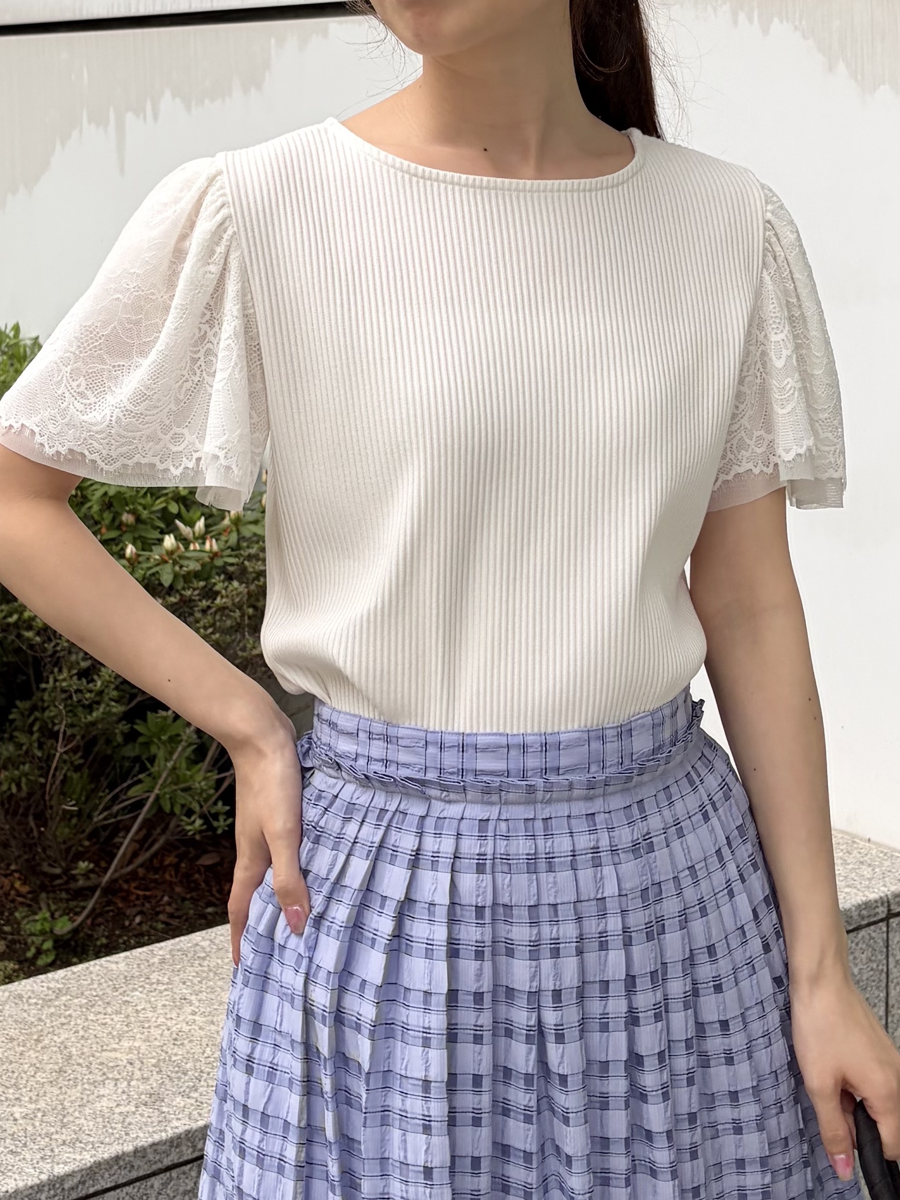 はばさんの「Couture brooch｜【洗える】袖レース テレコトップス」を使ったコーディネート