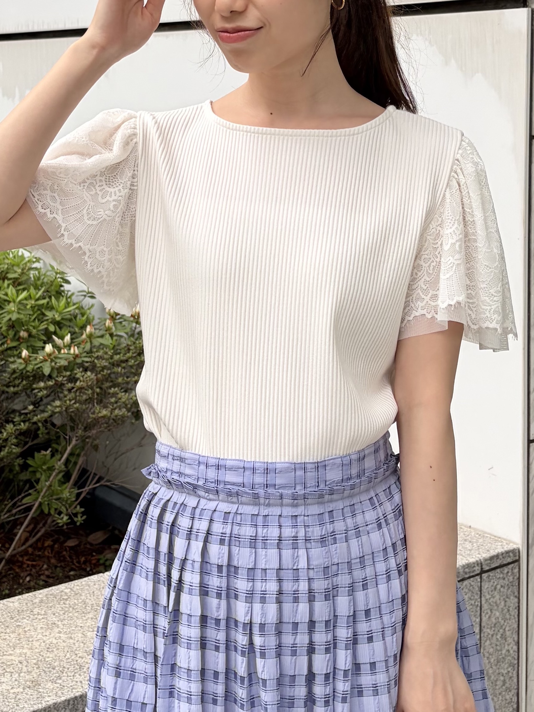 はばさんの「Couture brooch｜【洗える】袖レース テレコトップス」を使ったコーディネート