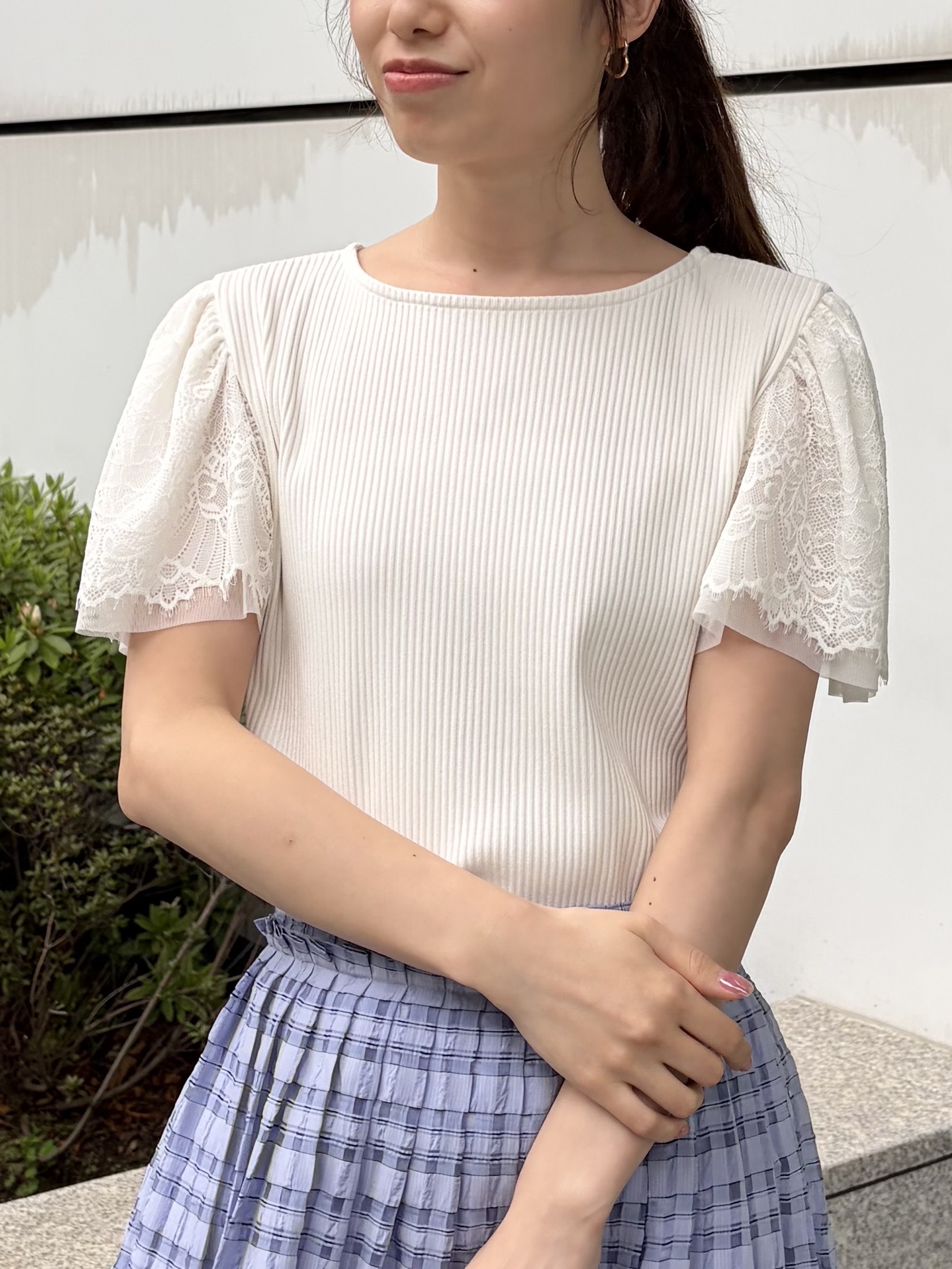 はばさんの「Couture brooch｜【洗える】袖レース テレコトップス」を使ったコーディネート