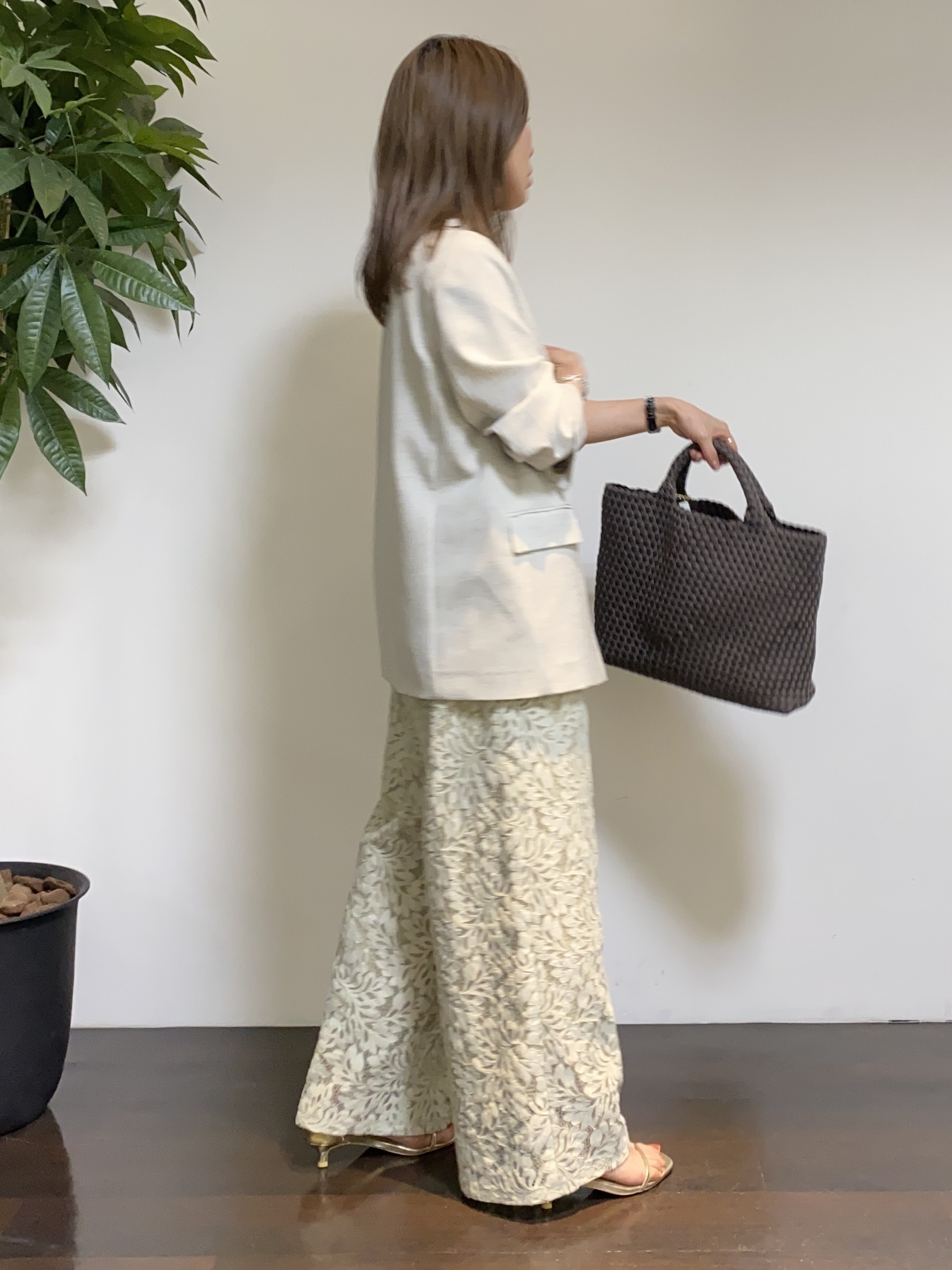 tomoさんの「UNTITLED｜◆【さらりと快適/セットアップ可/UV/接触冷感】スラブカラーレスジャケット」を使ったコーディネート
